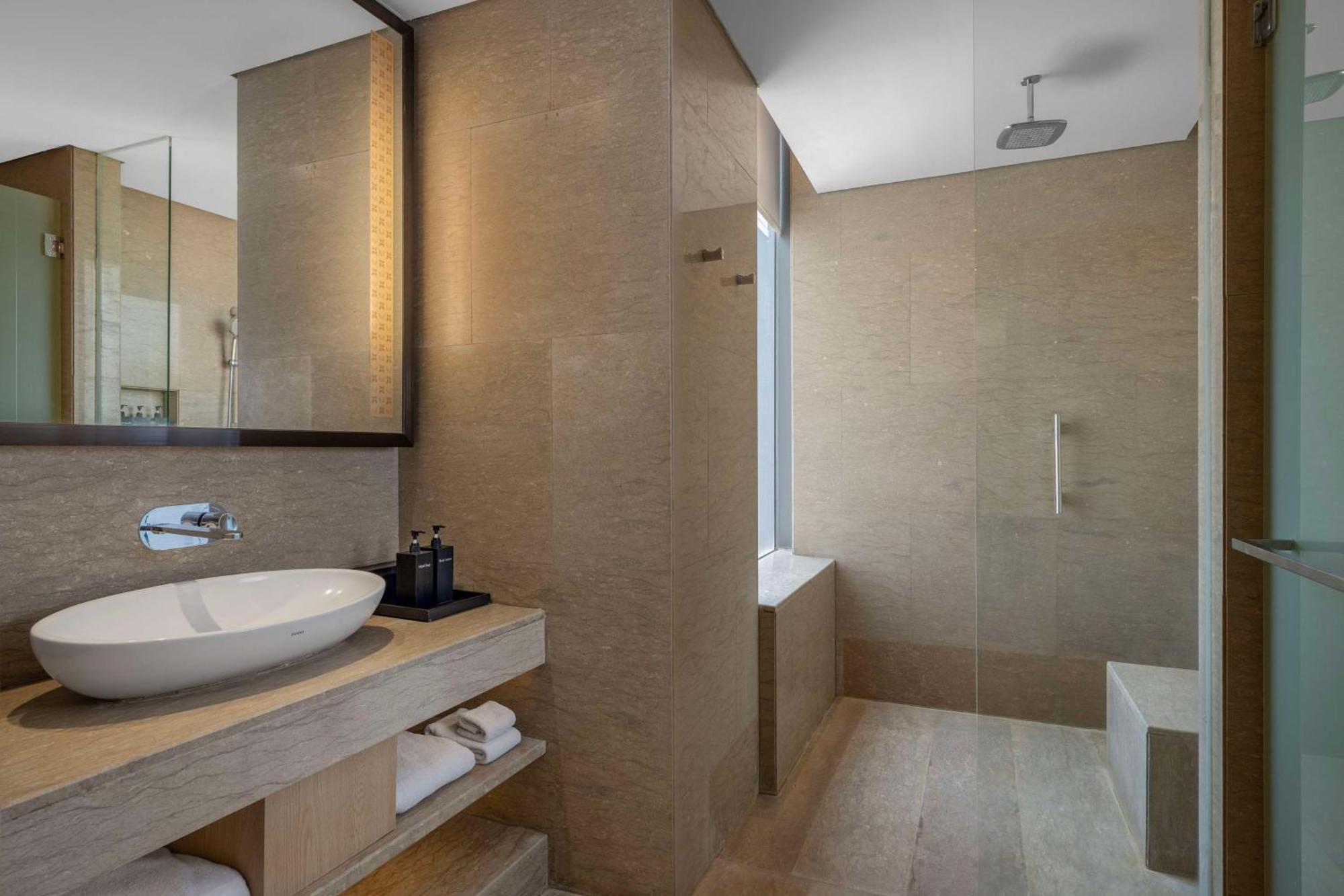 Deluxe King Room with City View