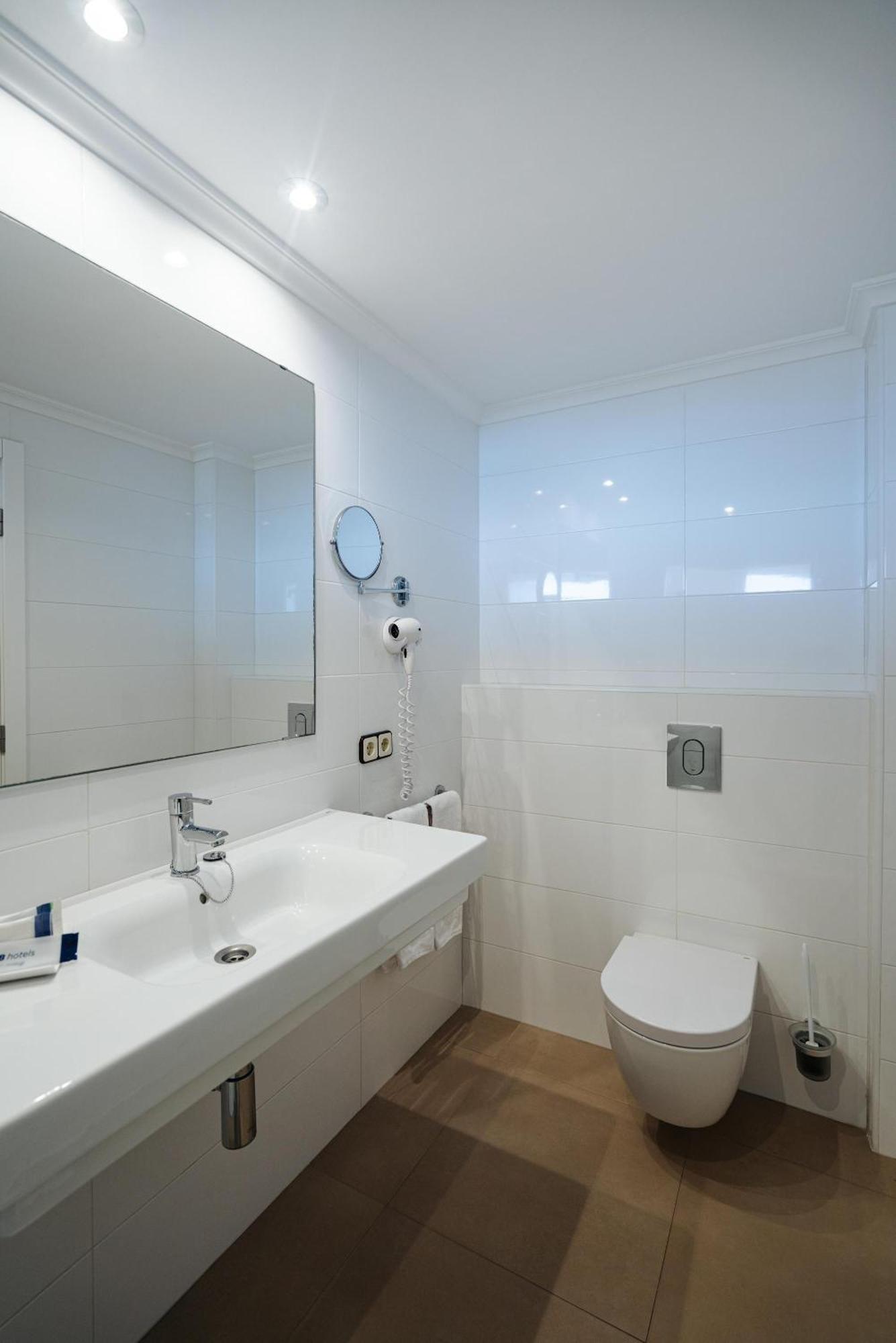 Double or Twin Room with Sea View