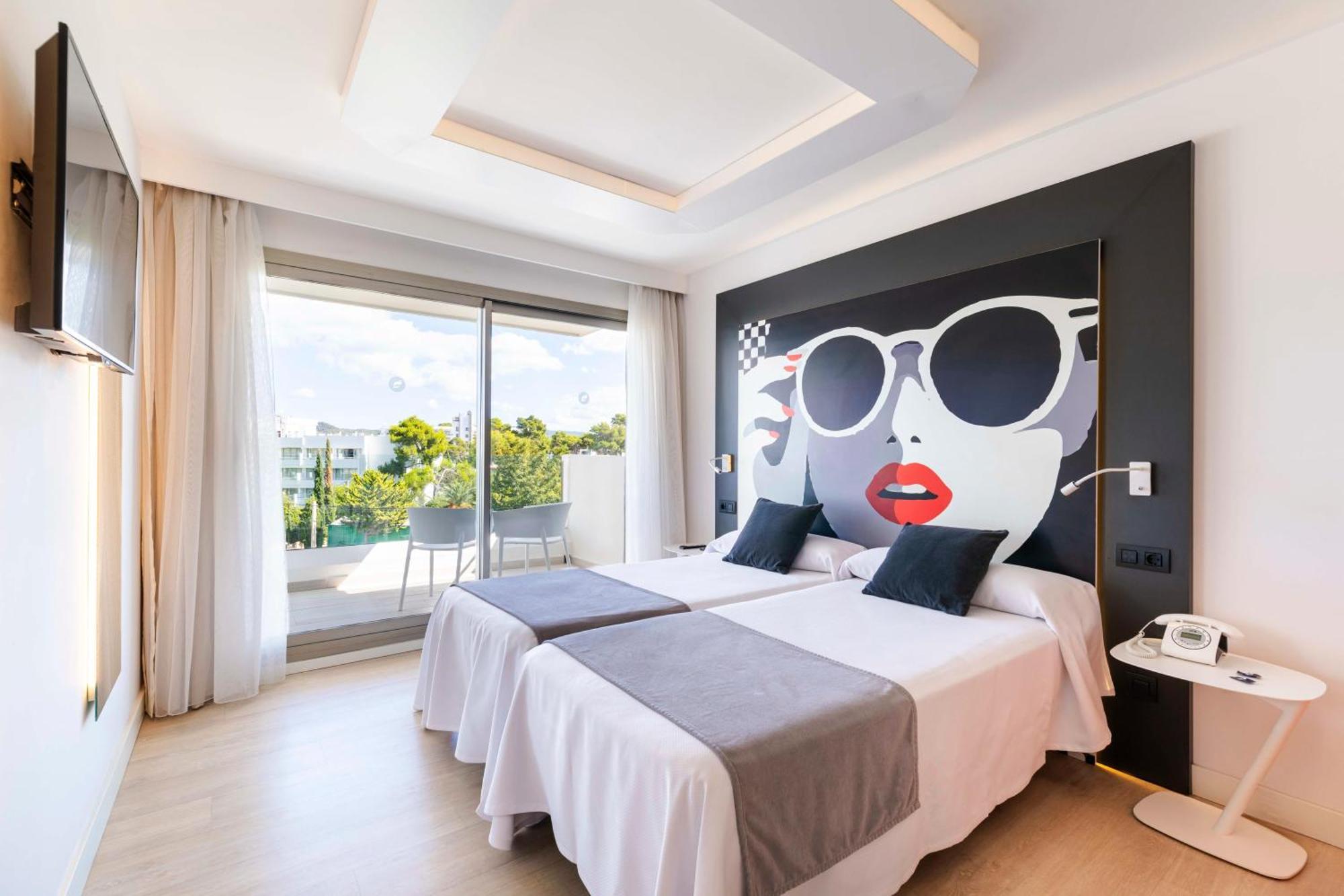 Superior Double or Twin Room with Pool View