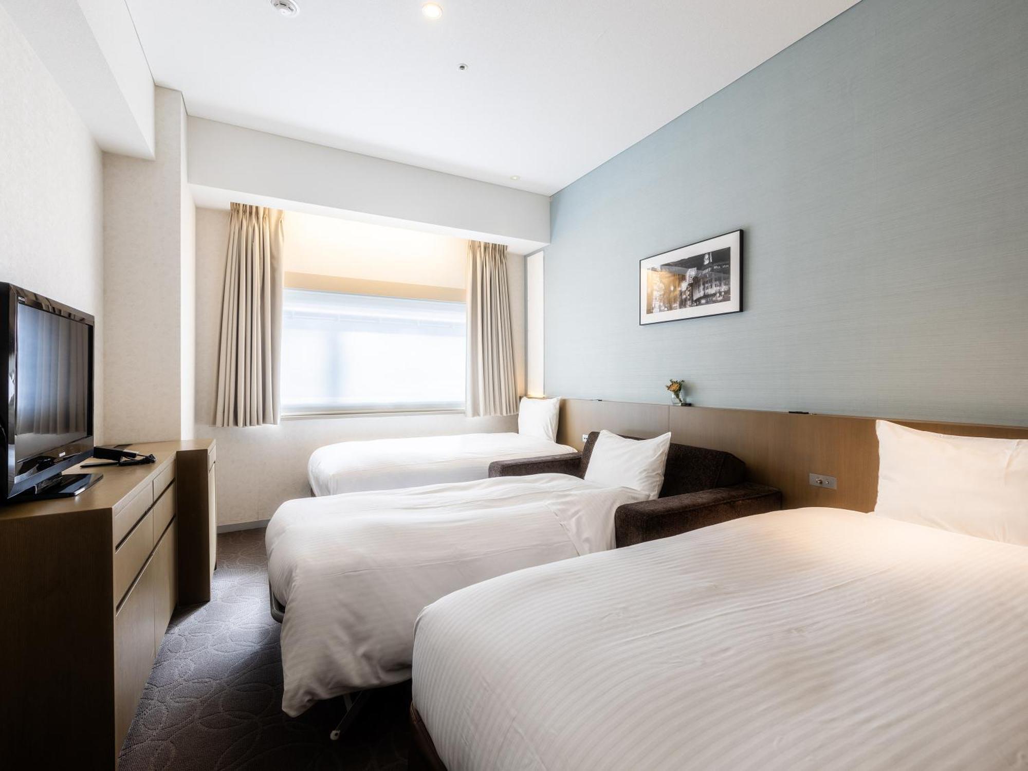 Twin Room with Extra Bed - Non-Smoking
