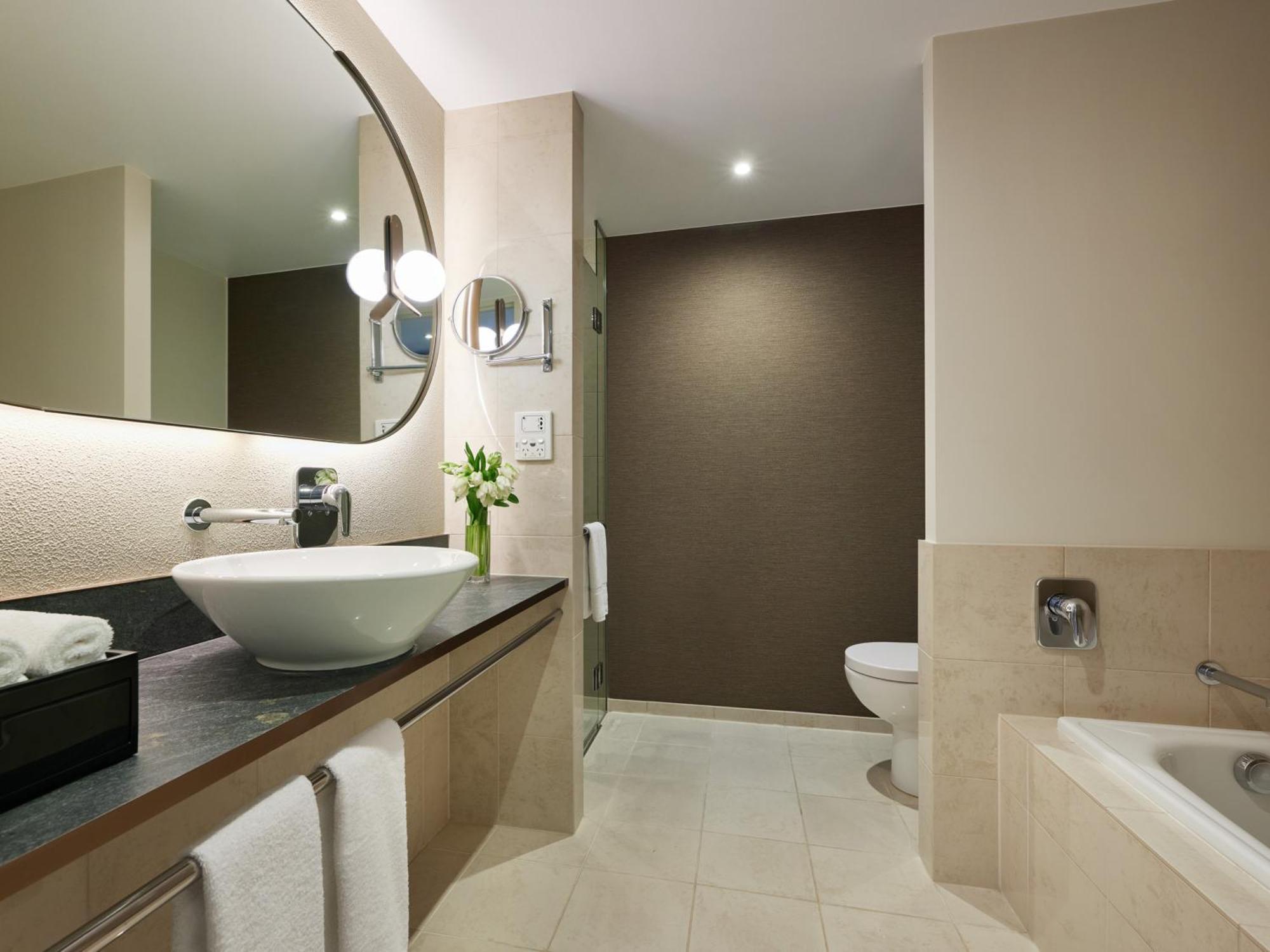 Superior King Room with View