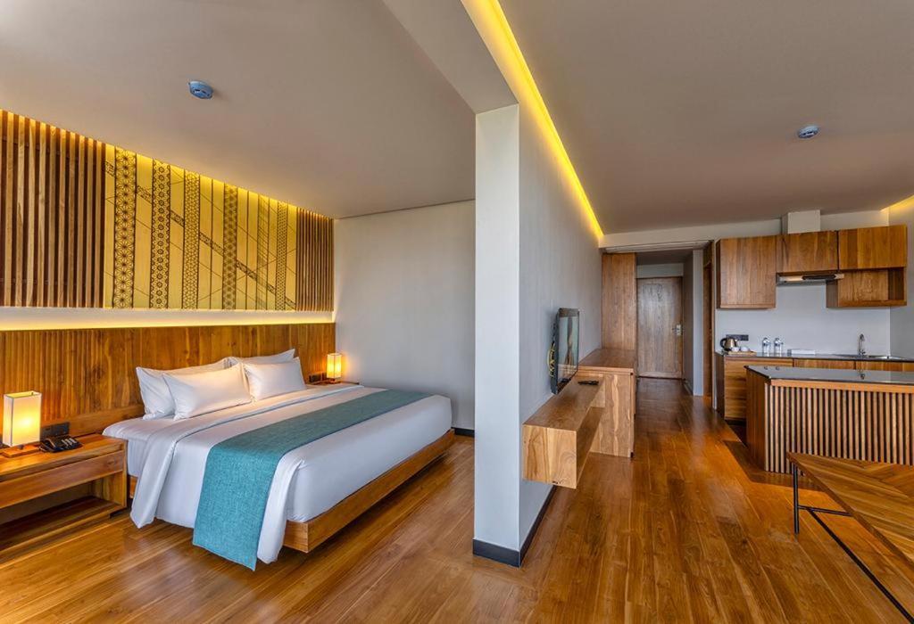 Suite with Lake View