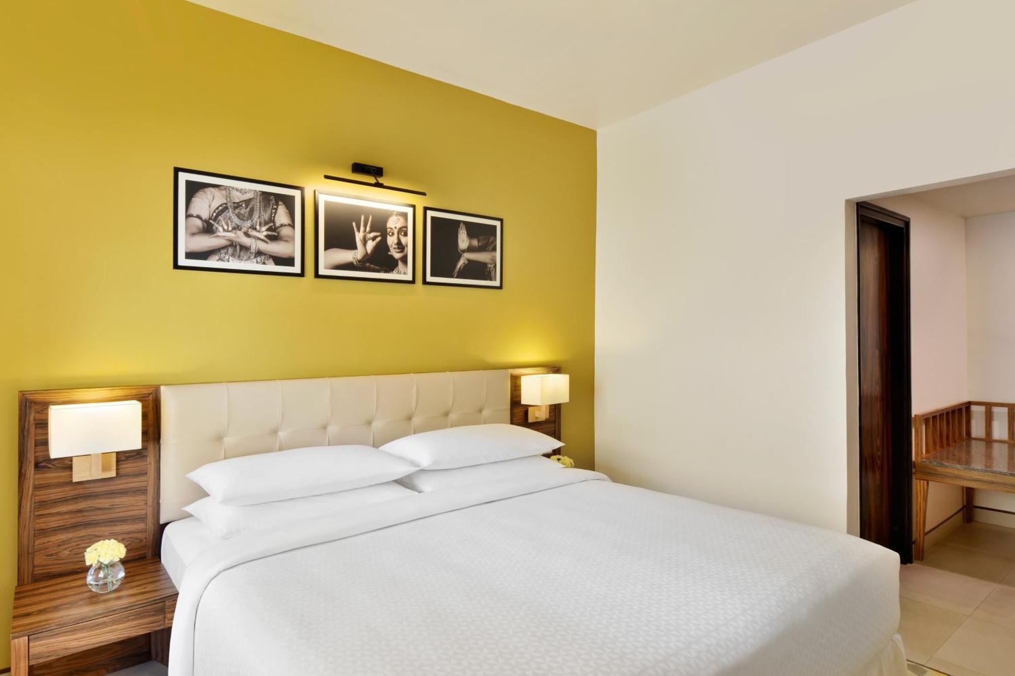 1 Bedroom Suite, 1King, Bathrooms:2, Balcony, Pool View, Plunge Pool - INR 500 hotel credit per night