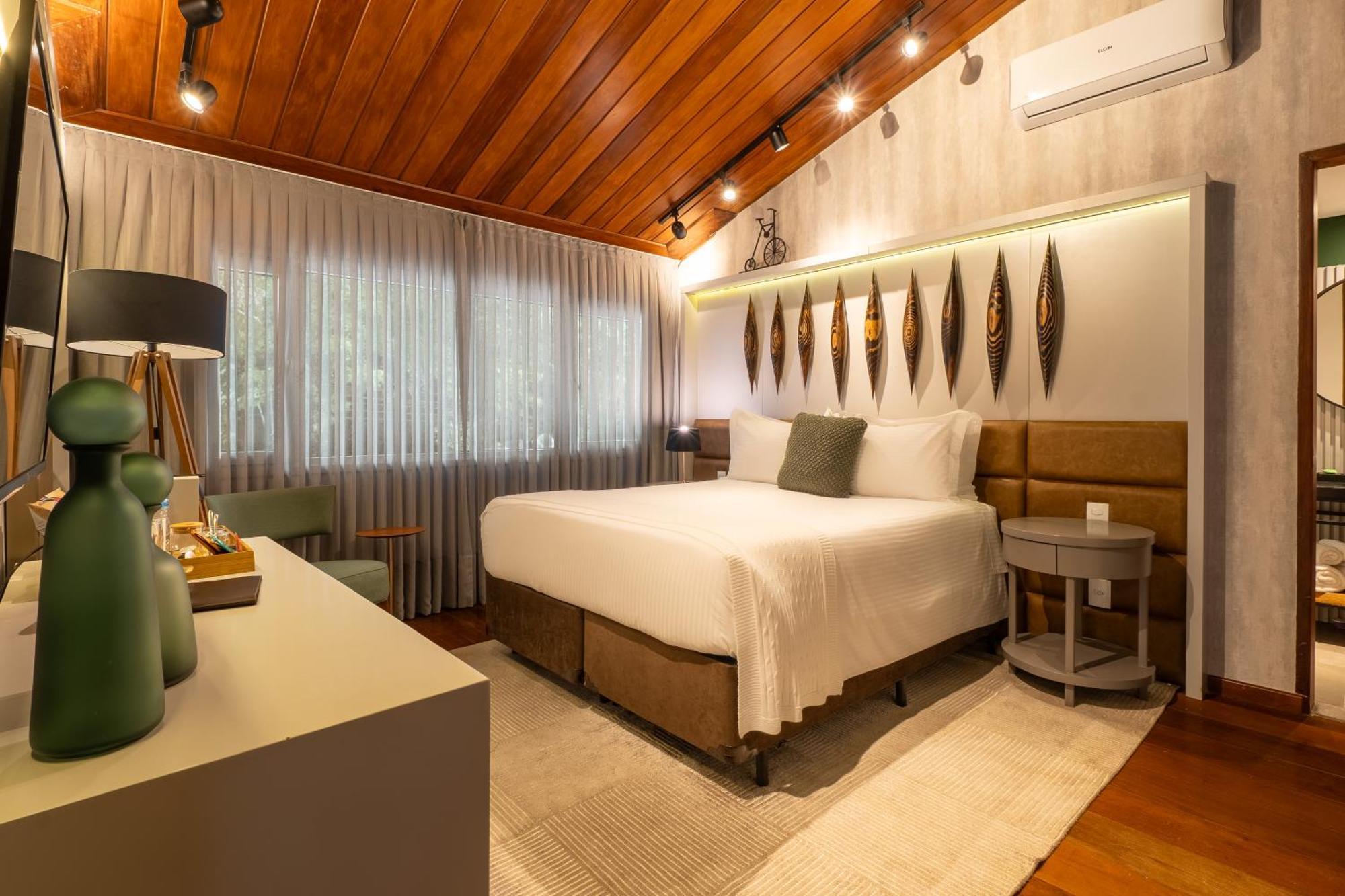Deluxe Queen Room