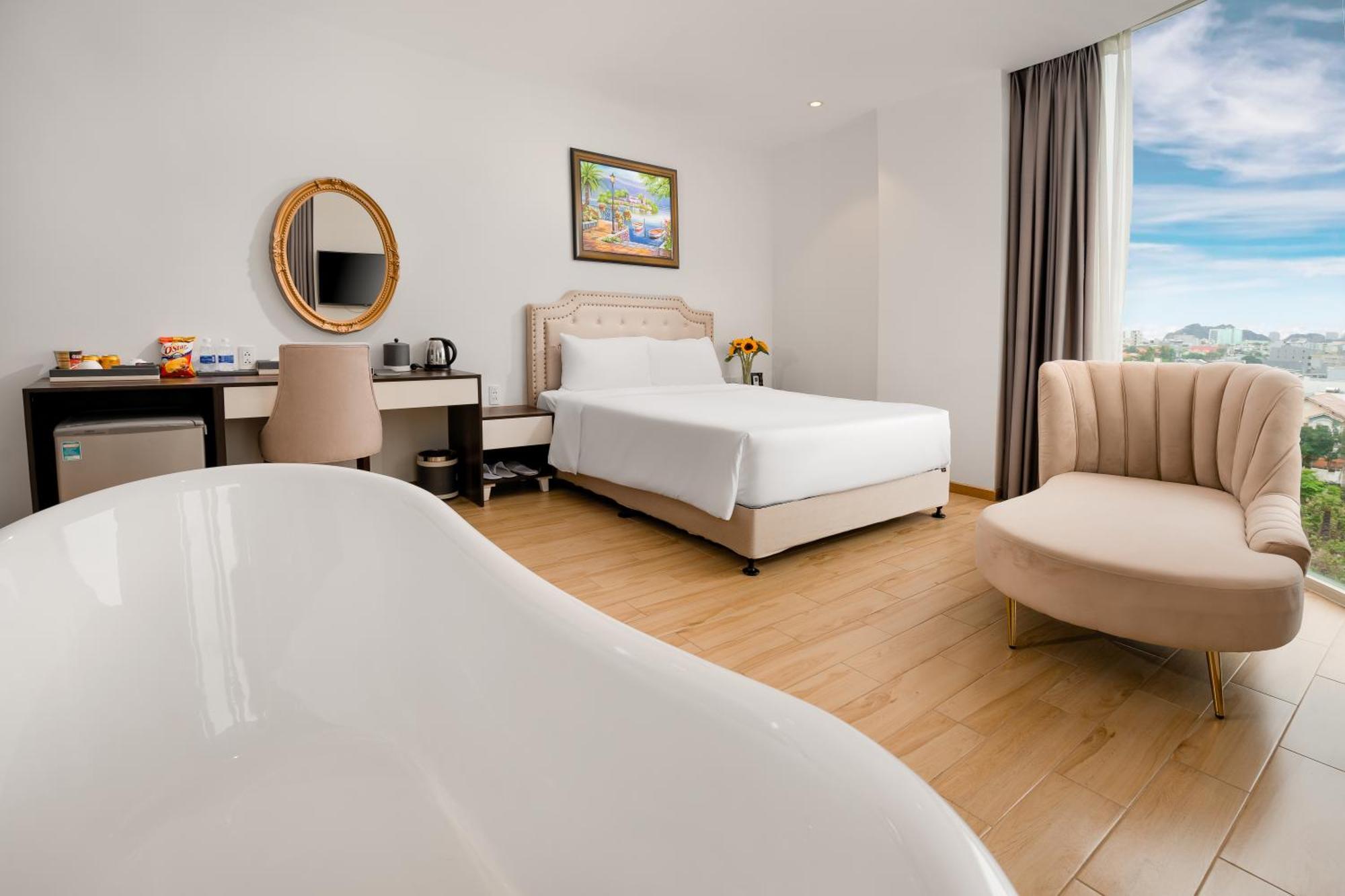 Suite with Balcony and River View