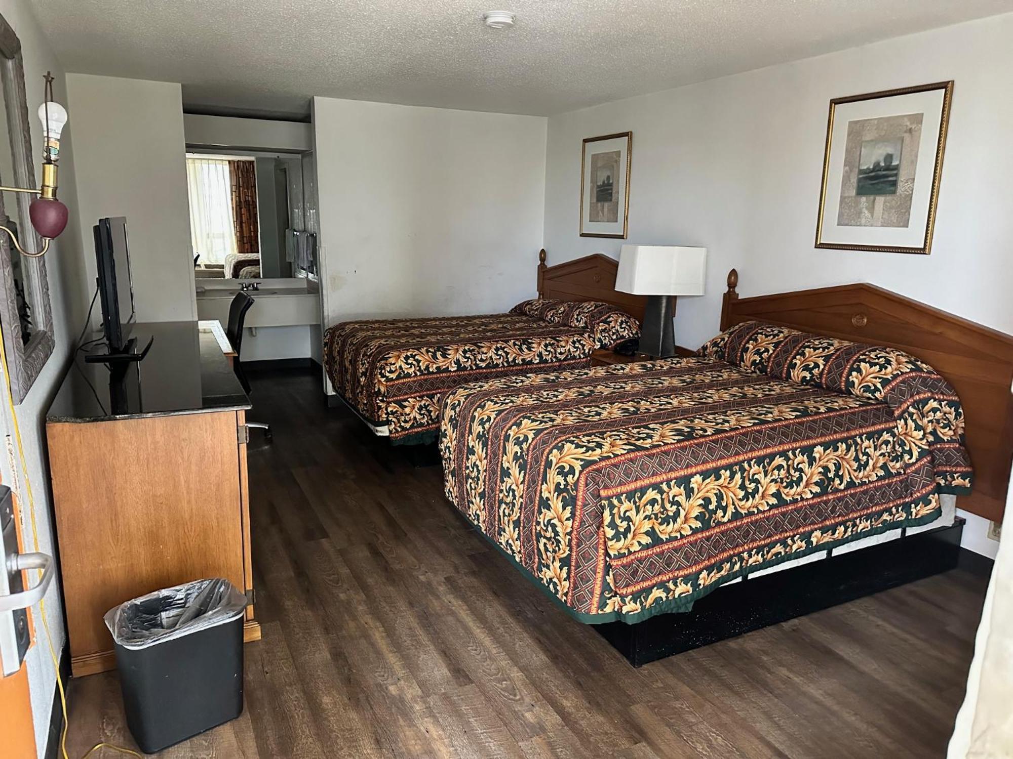 Double Room with Private Bathroom