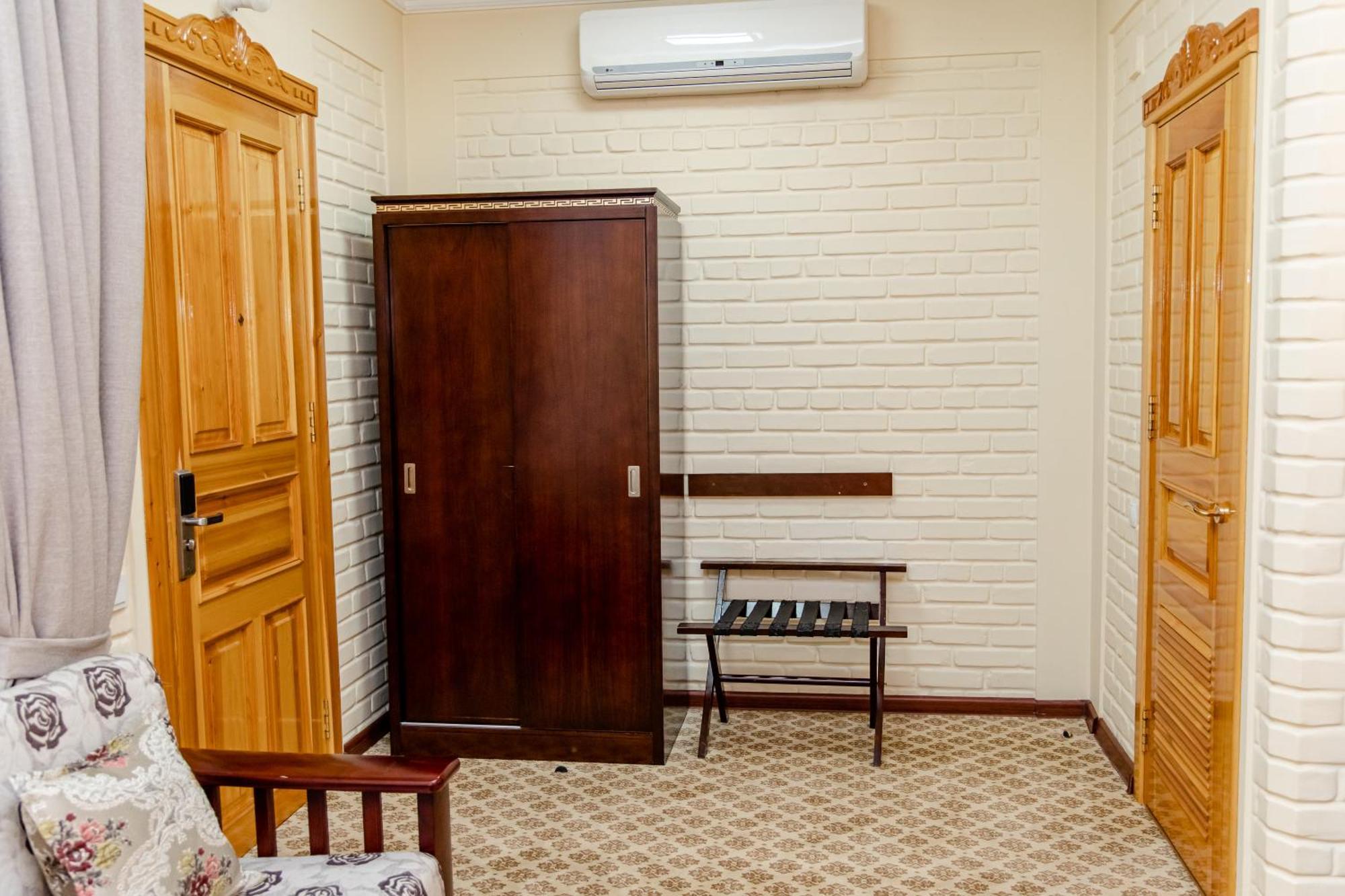 Deluxe Suite