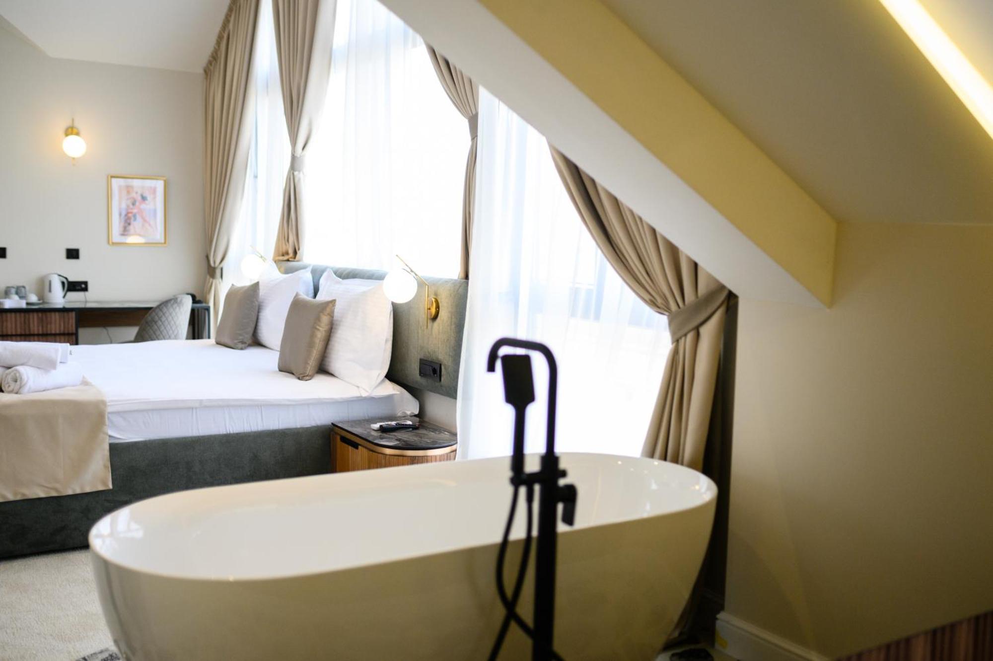 Deluxe Double Room with Bath