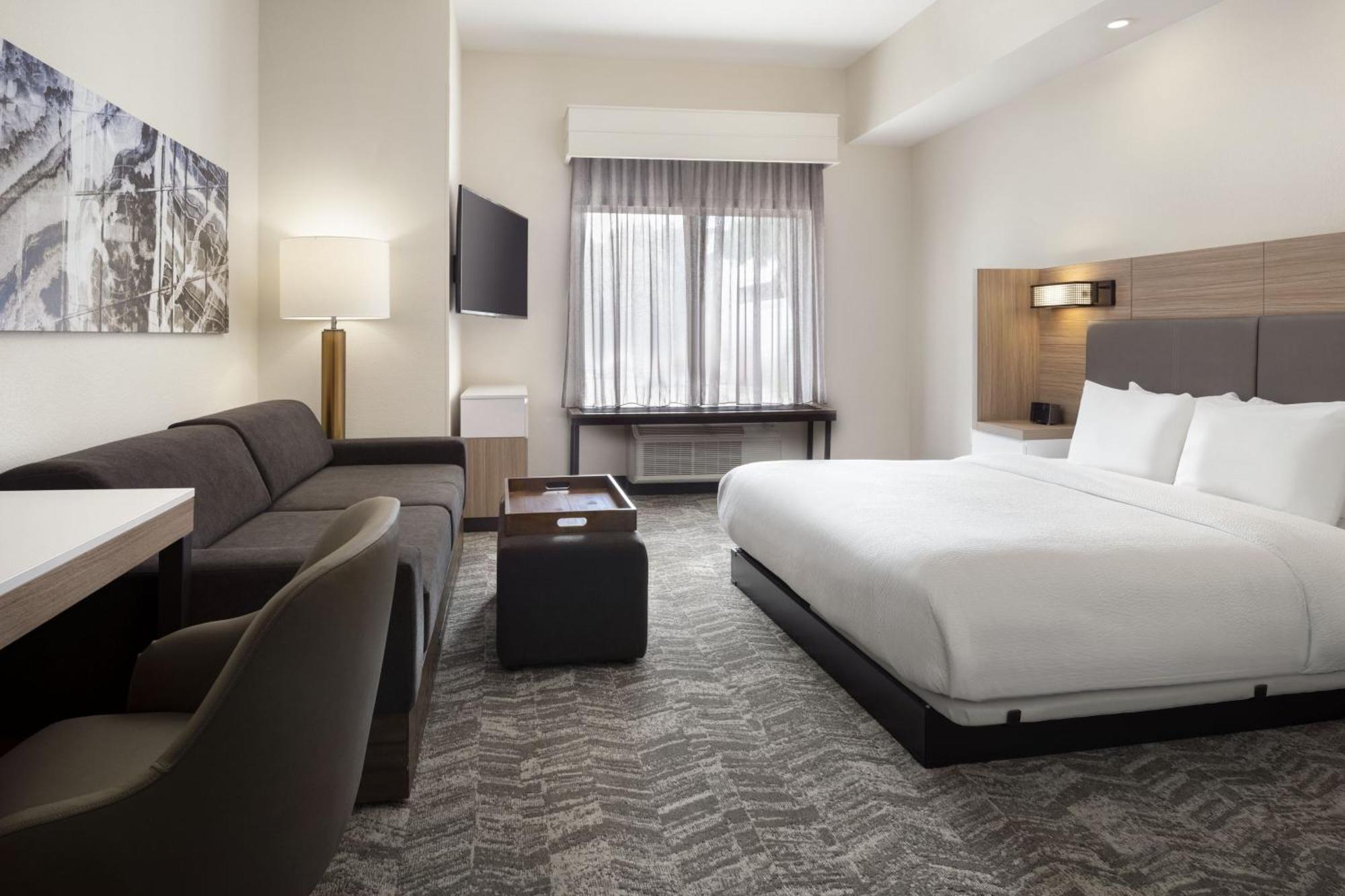 One-Bedroom Executive King Suite with Trundle Bed