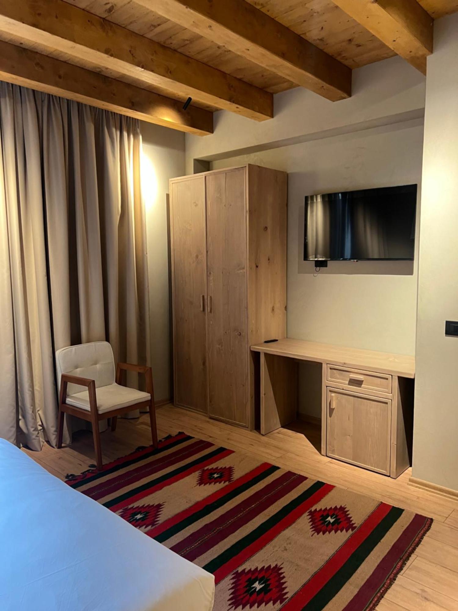 Deluxe Triple Room: Gjirokastra