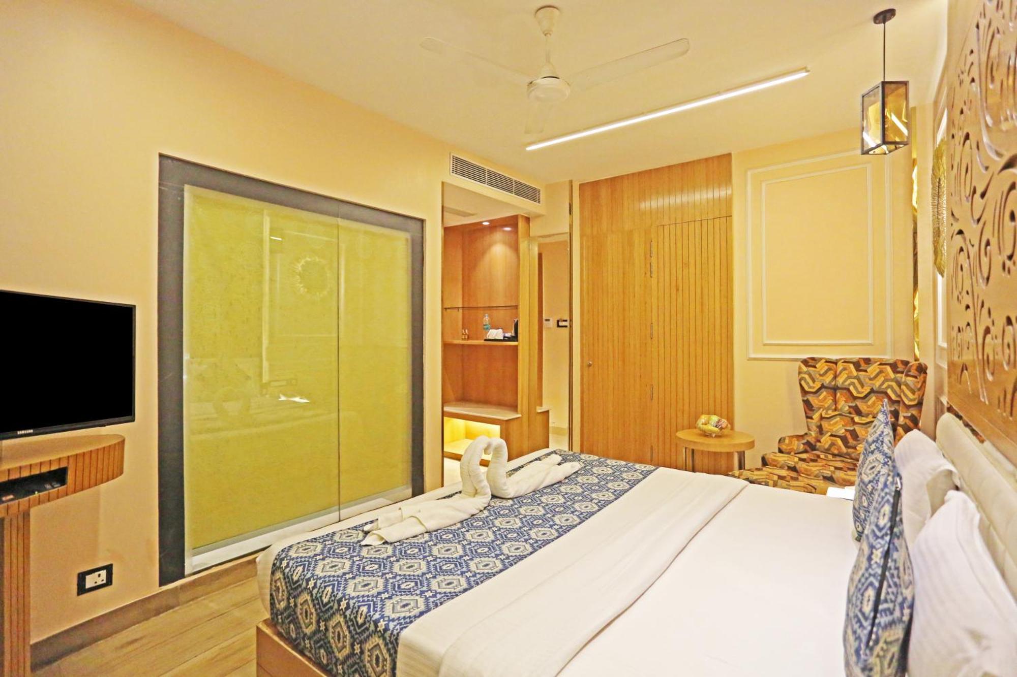 Deluxe Double Room with complimentary Hi Tea from 04pm till 06pm