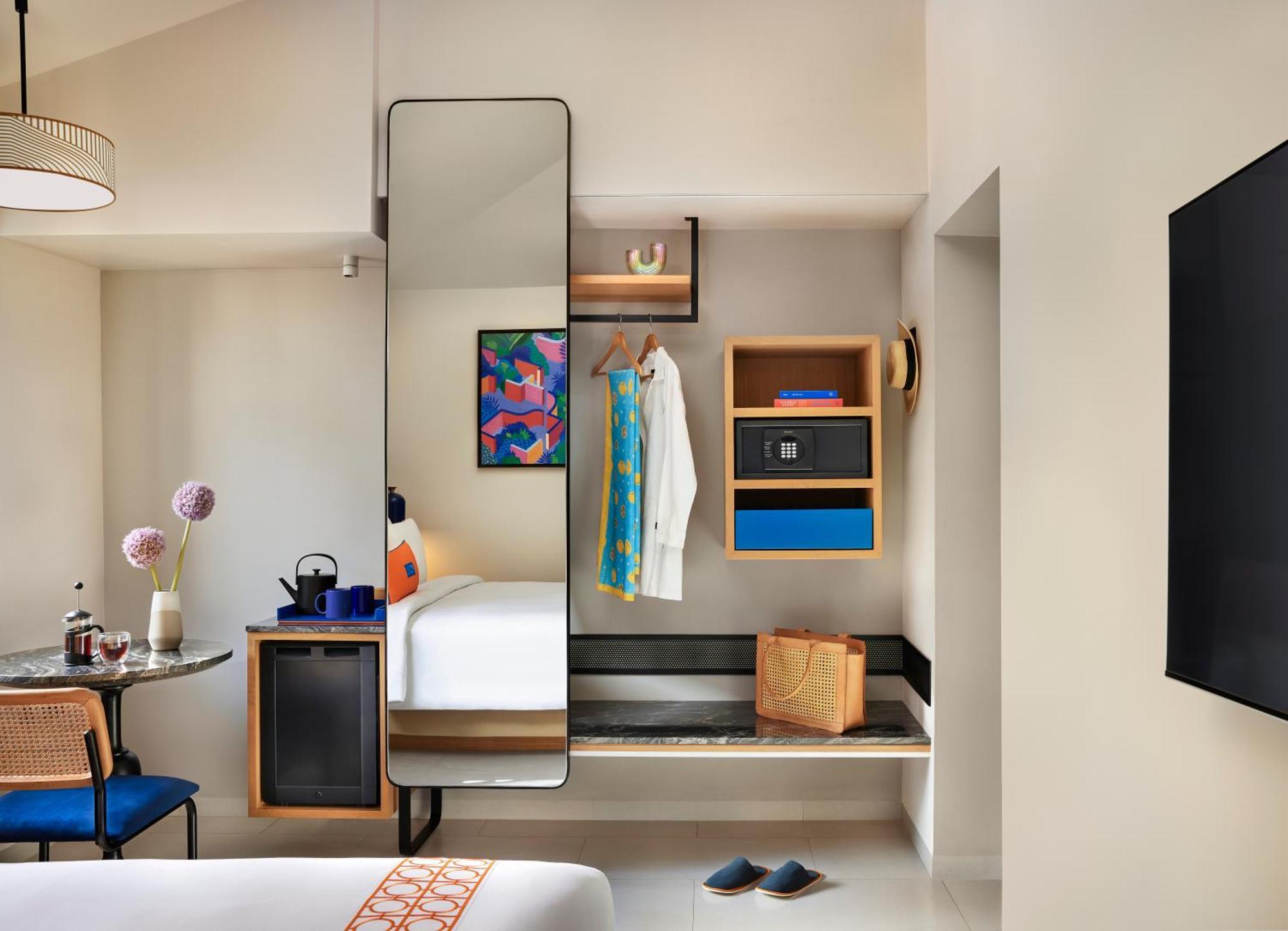 Deluxe King Room with Balcony  -   Happy Hours 1+1 from 4pm to 7pm at Patrao's