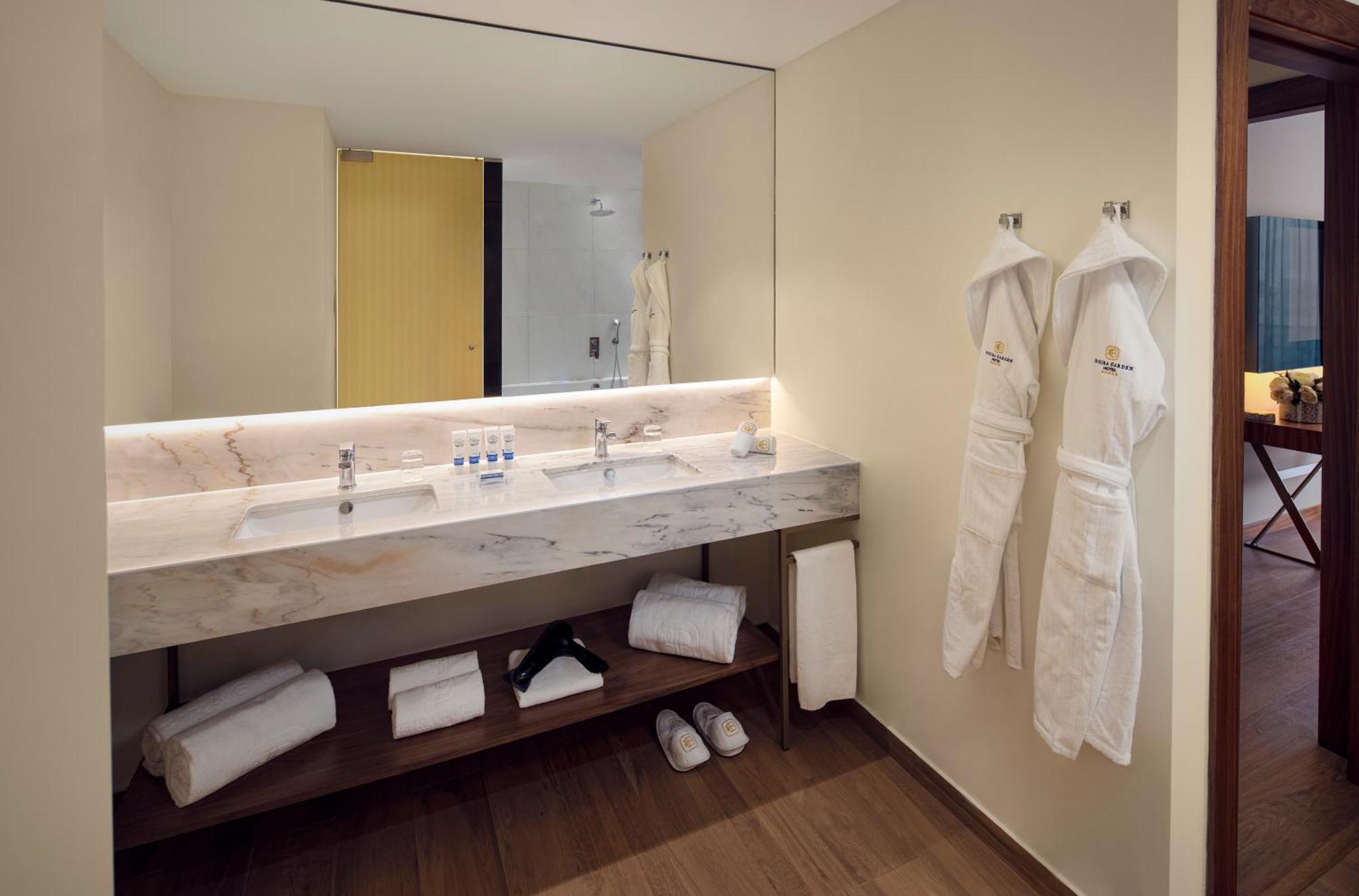 One-Bedroom King Suite with Balcony