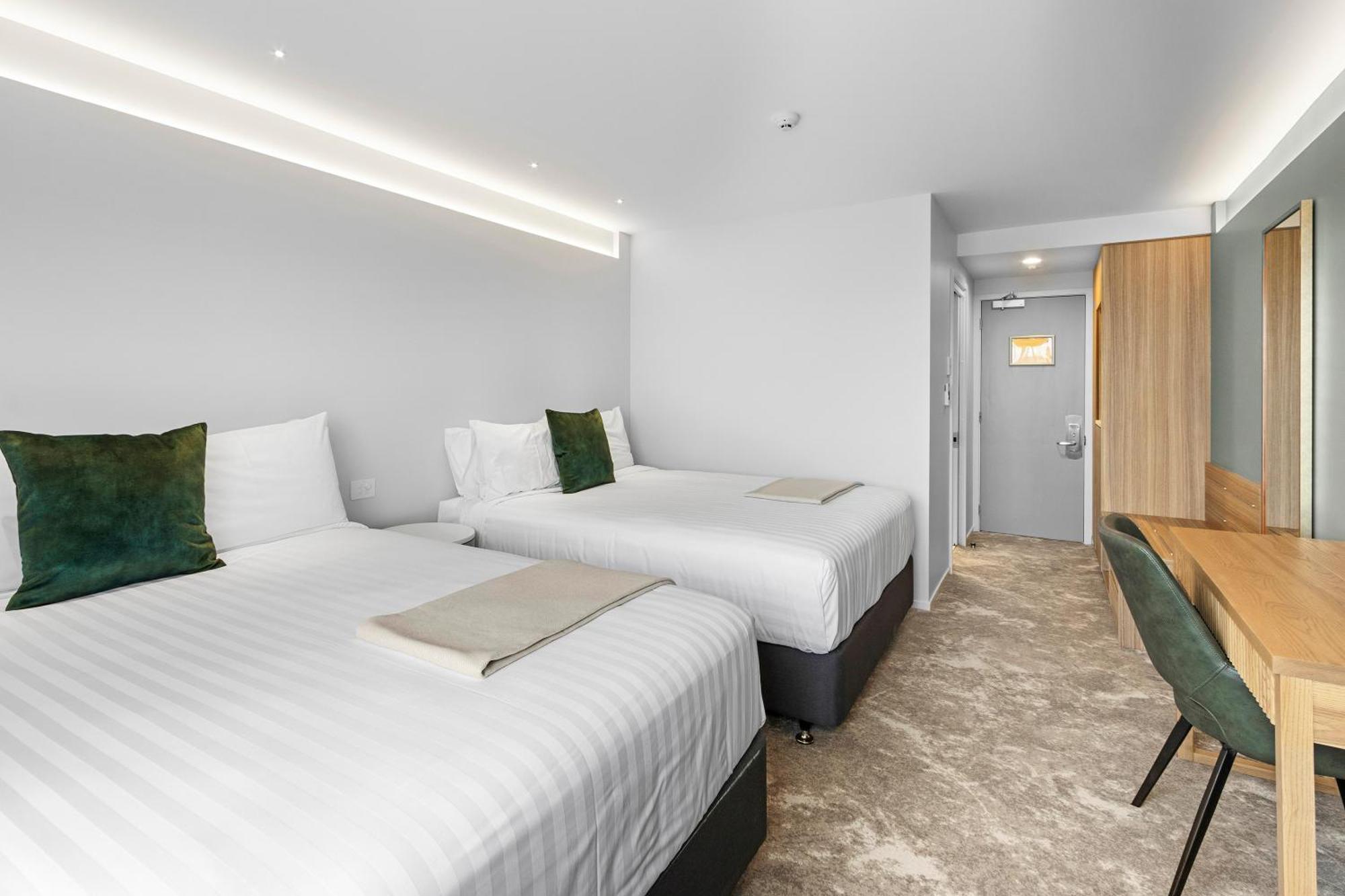 Superior 2 Queen Room