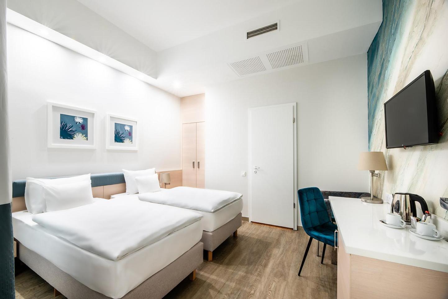 Double or twin room with Atrium view