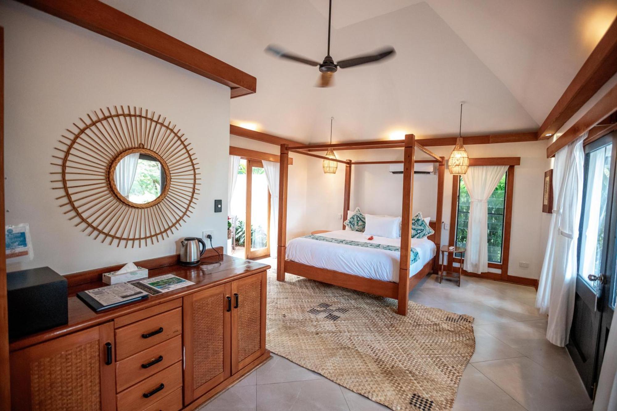 One-Bedroom Bungalow with Garden View