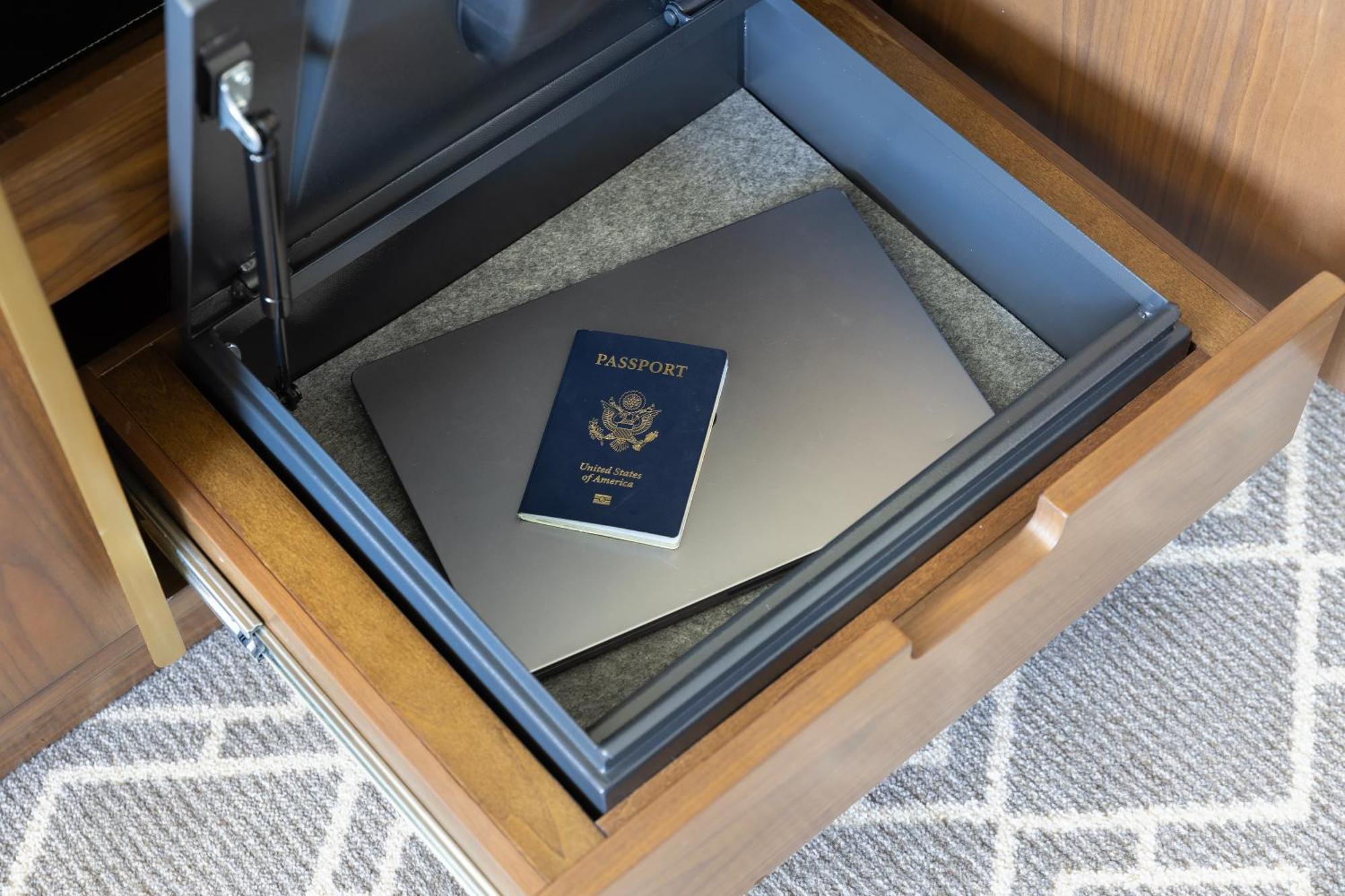 Deluxe Queen Room with Two Queen Beds