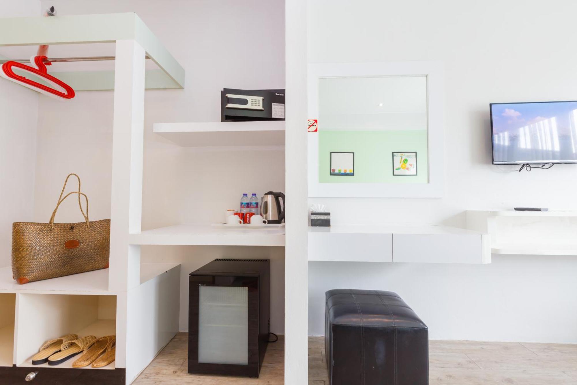 Double or Twin Room with Swimming Pool Access