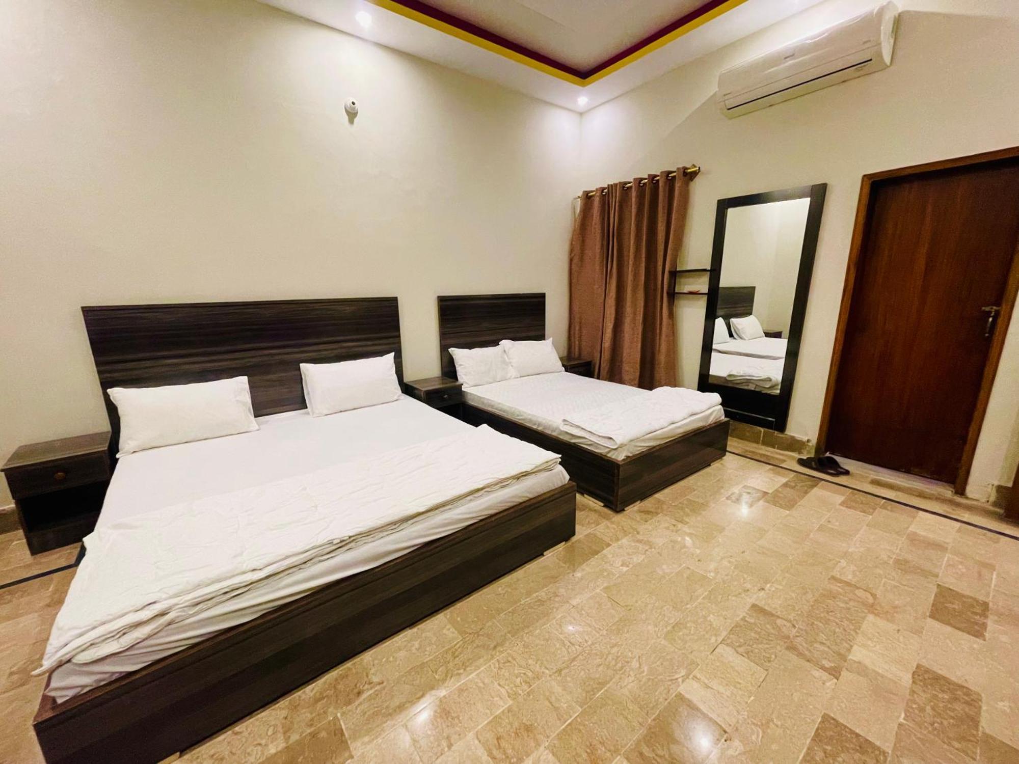 Deluxe Family Room