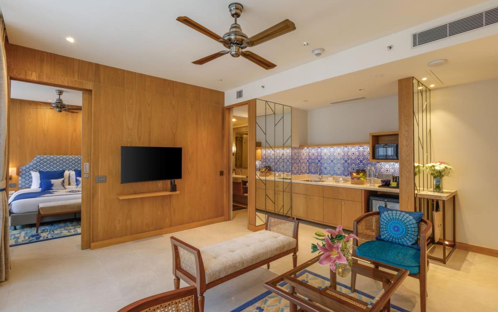 Astor Suite (Balcony with Pool View) - Comp Minibar once per stay - 15% Disc on F&B, 15% Disc on Couple SPA 60 MIN - Happy Hours @Deck 88 (1:00pm to 6:00pm)