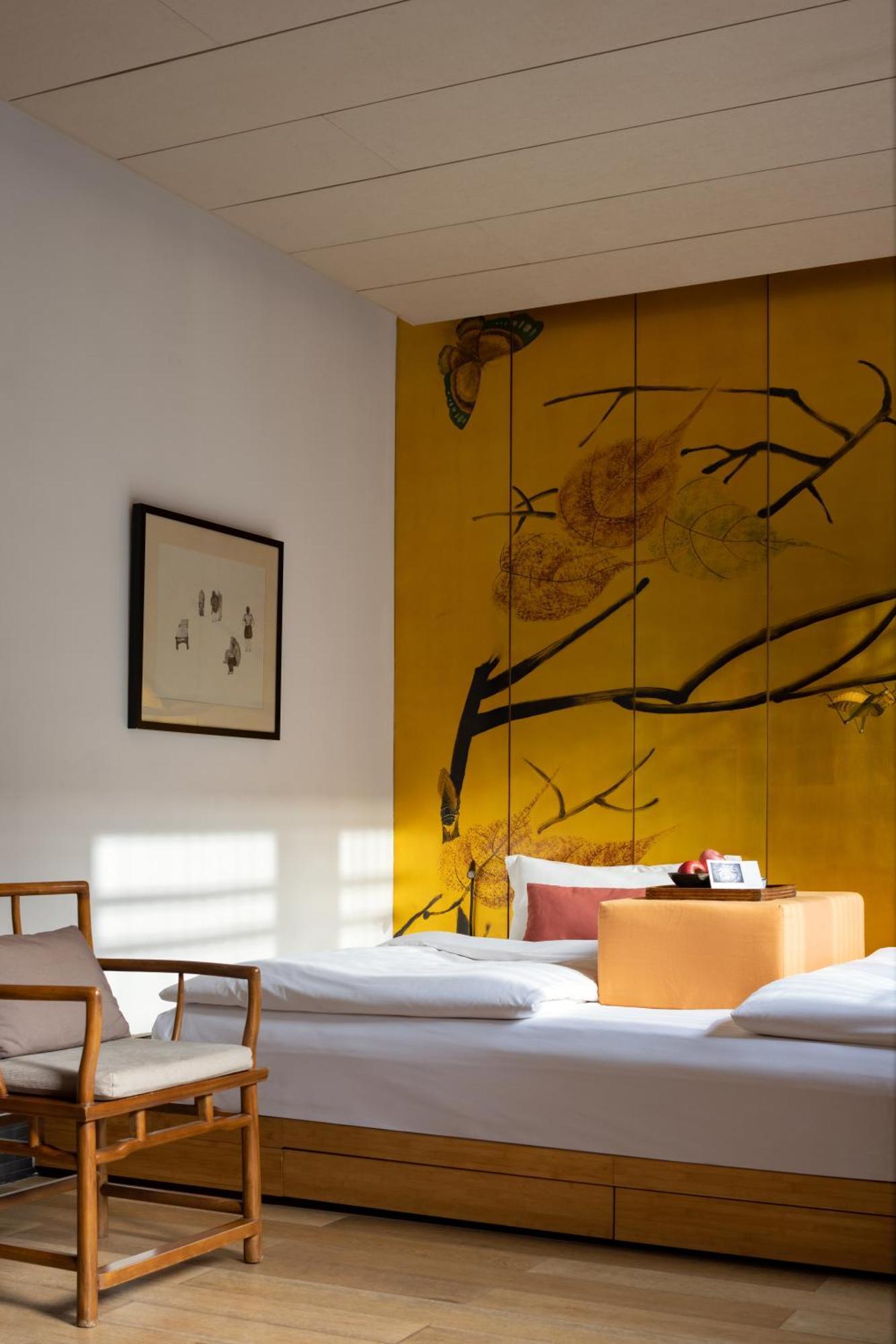 Courtyard Room