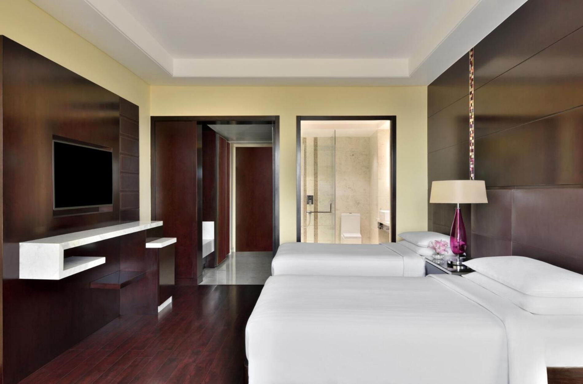 Deluxe Twin with Bath Tub, INR 1000 hotel Credit per stay on spa, food and soft beverages (non-cumulative), B1G1 on selected beer brands during 4-6PM at Lounge18, Happy hours at Jaipur Baking Company during 7PM-9PM