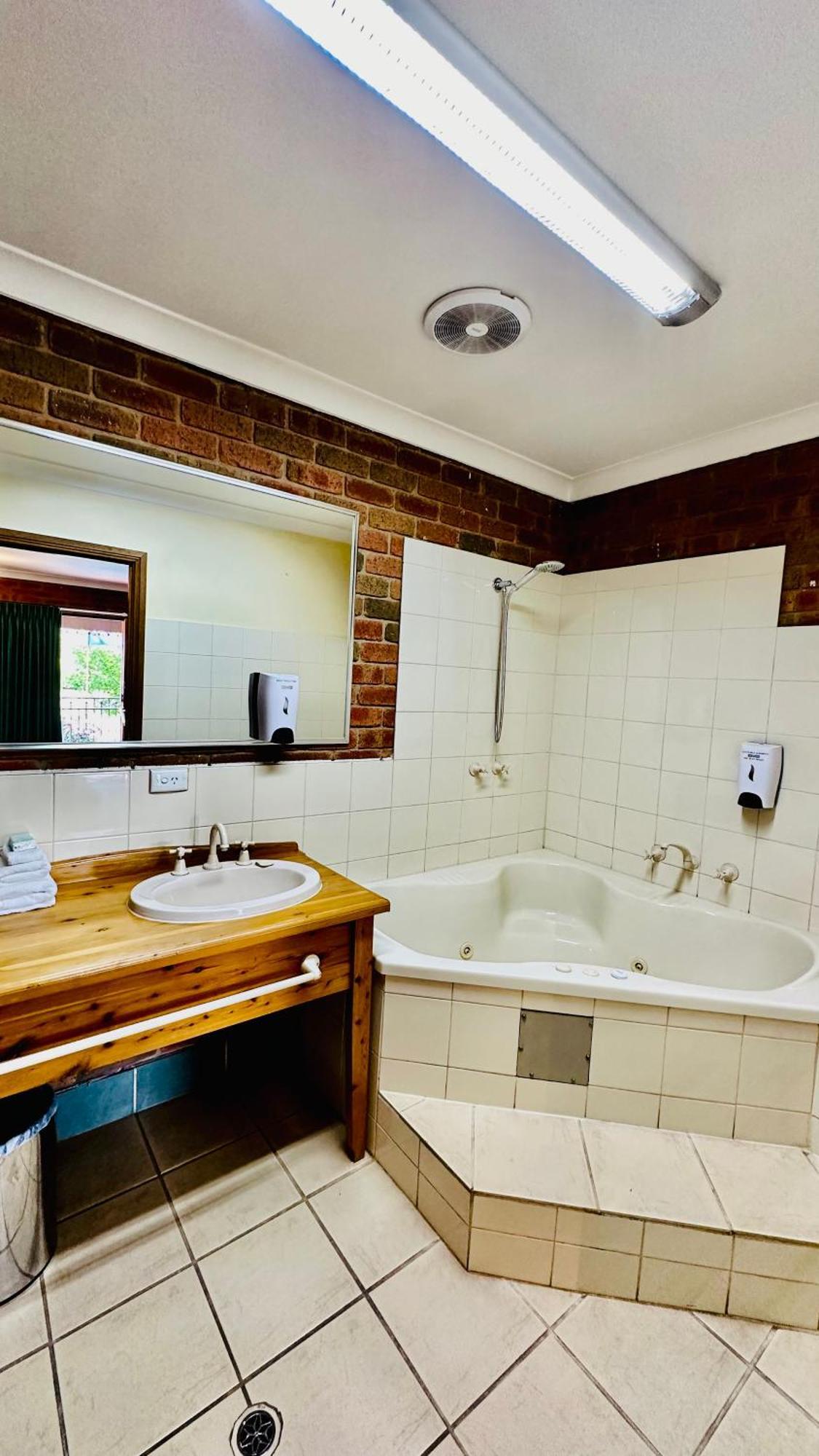 King Room with Spa Bath