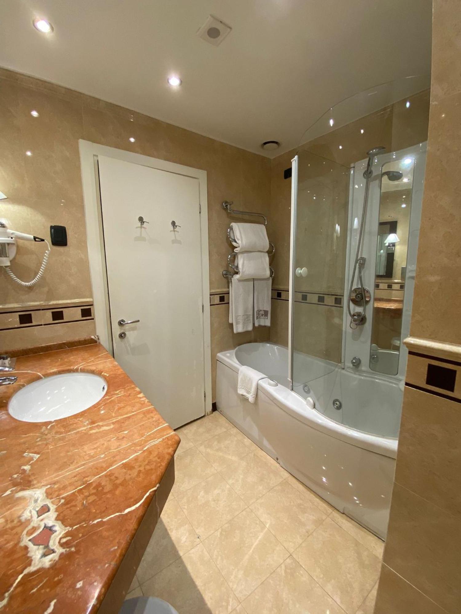 Suite with Spa Bath