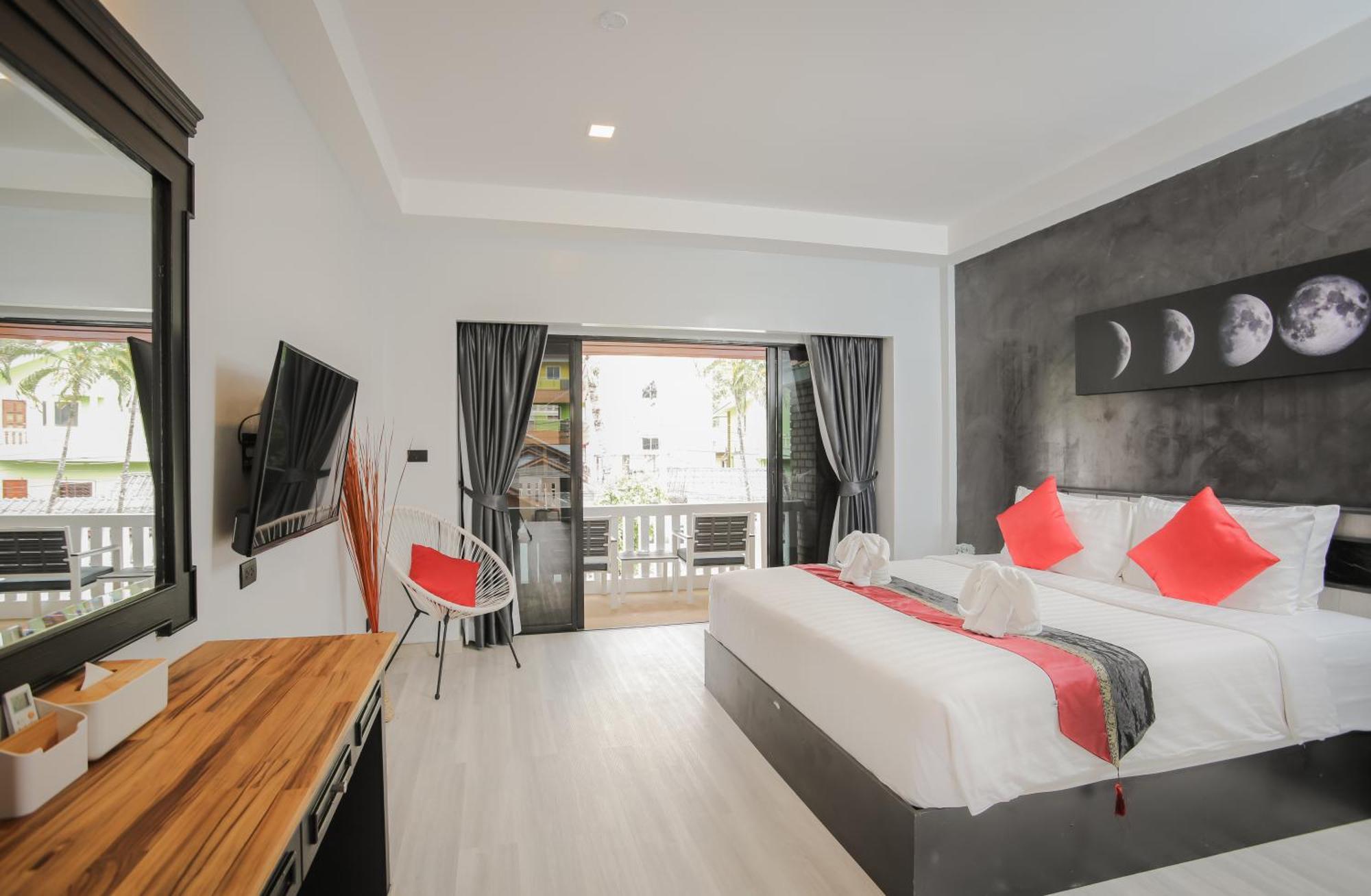 Superior Double or Twin Room with Pool View