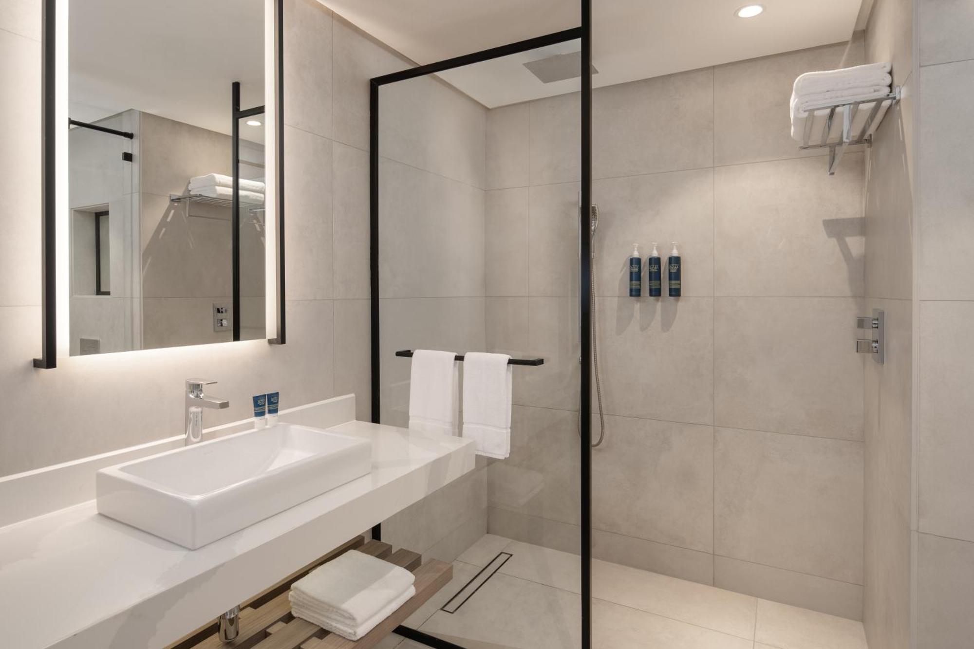 King Suite with City View