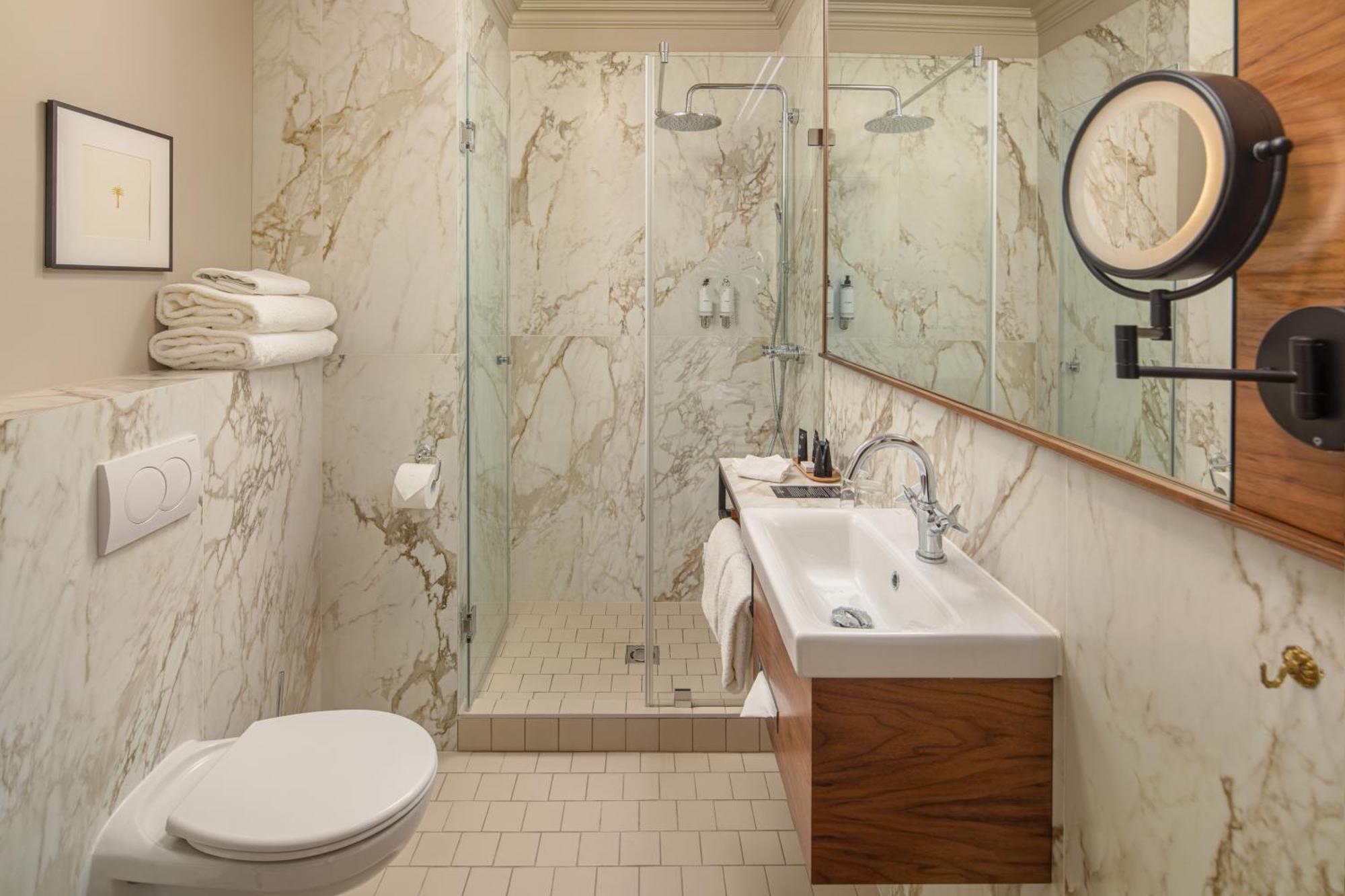 Deluxe King Suite