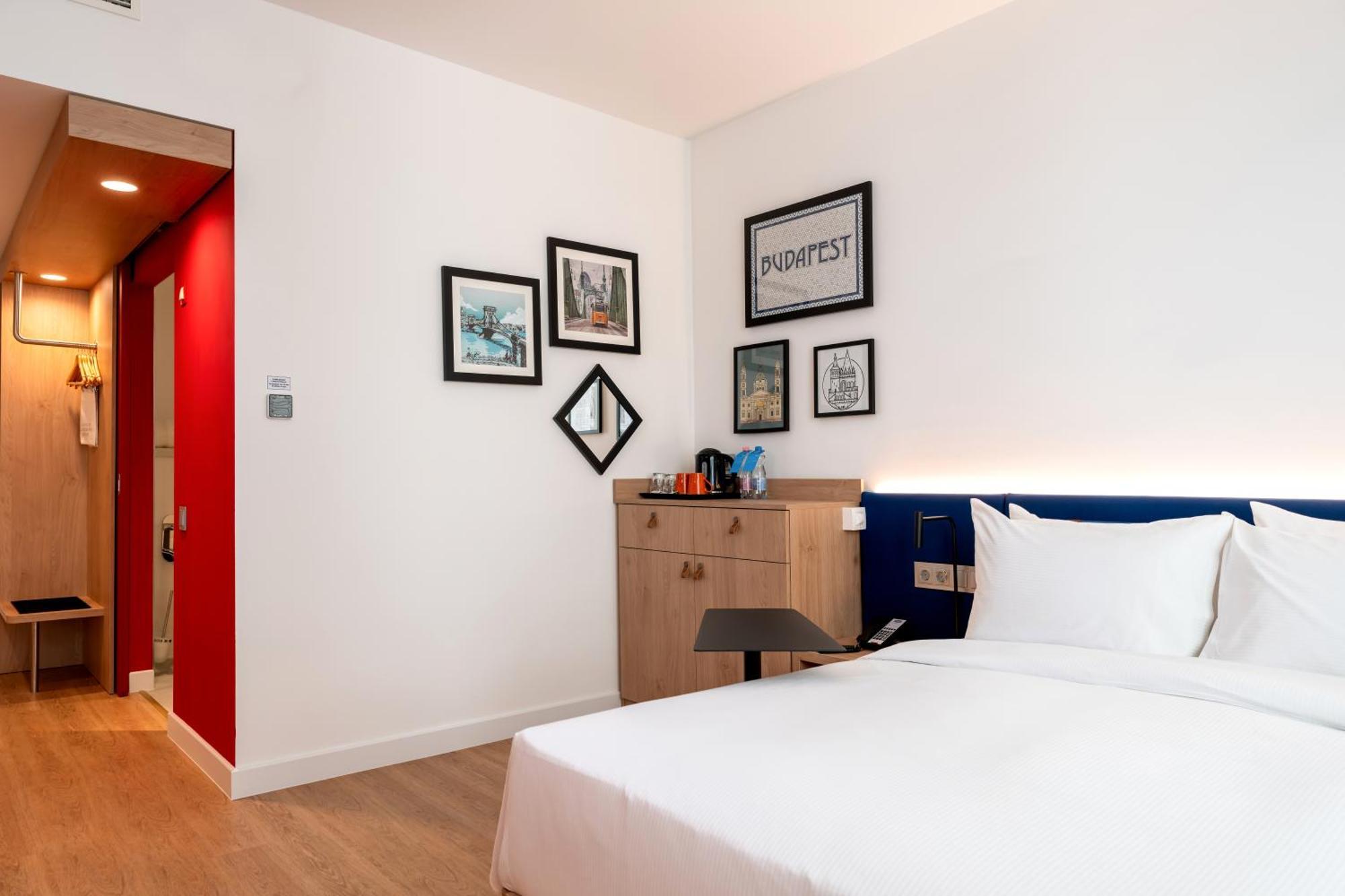 Queen Room - Accessible