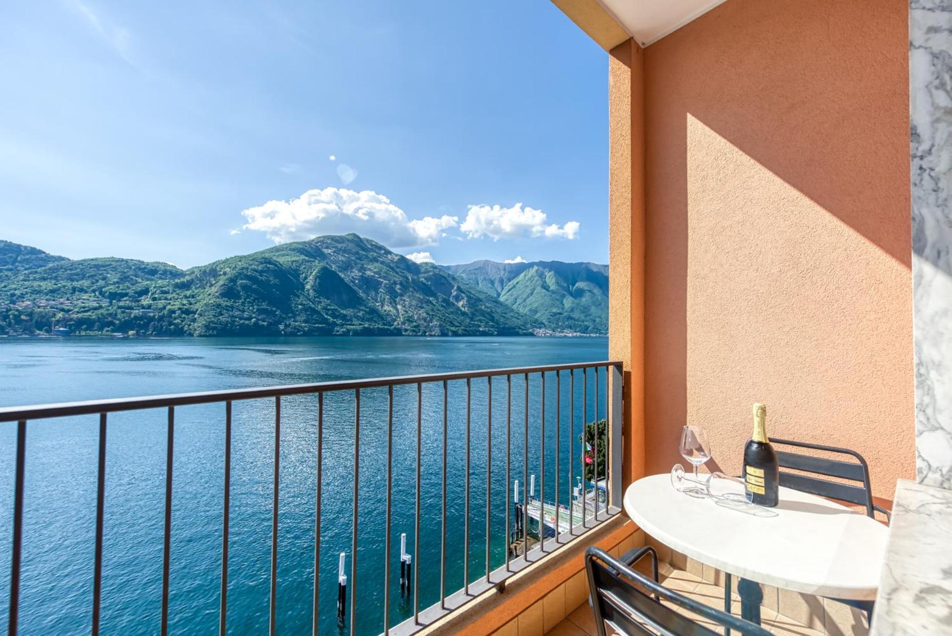 Double Room with Lake View and Balcony
