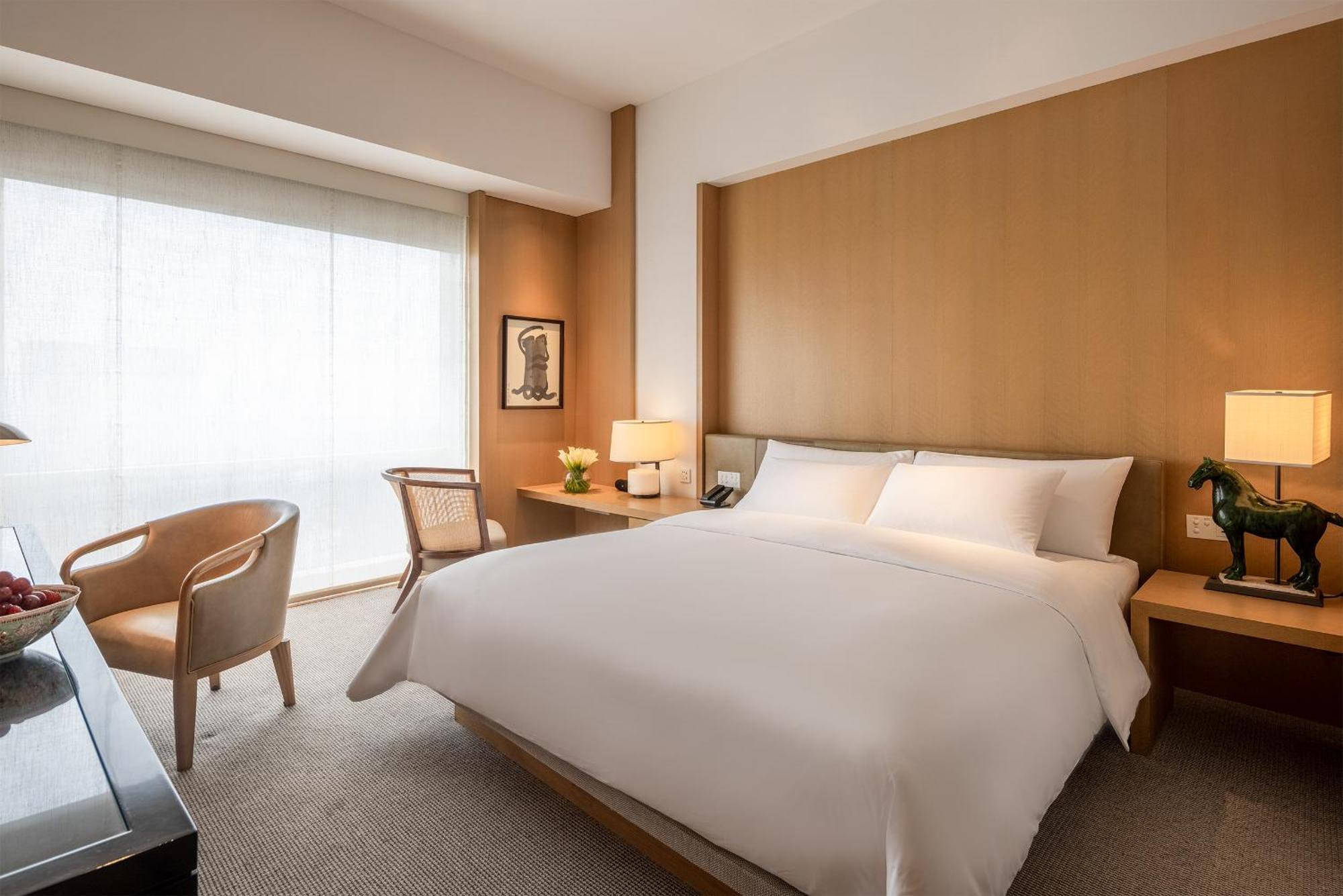 1 King Bed City View
