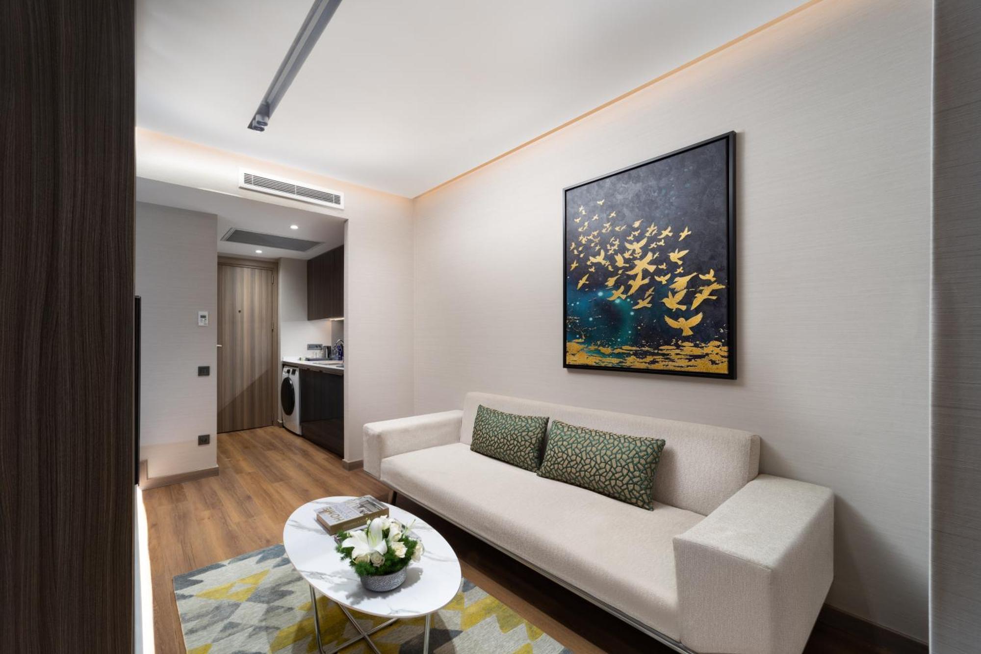 Deluxe Queen Suite