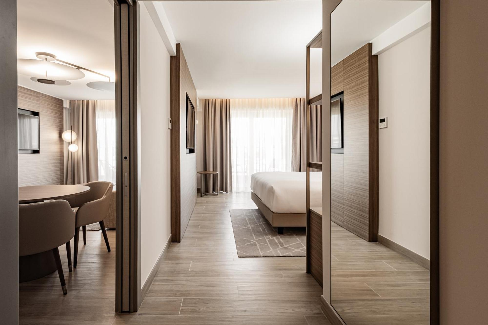 One-Bedroom King Suite with Sofa Bed and Terrace - City View