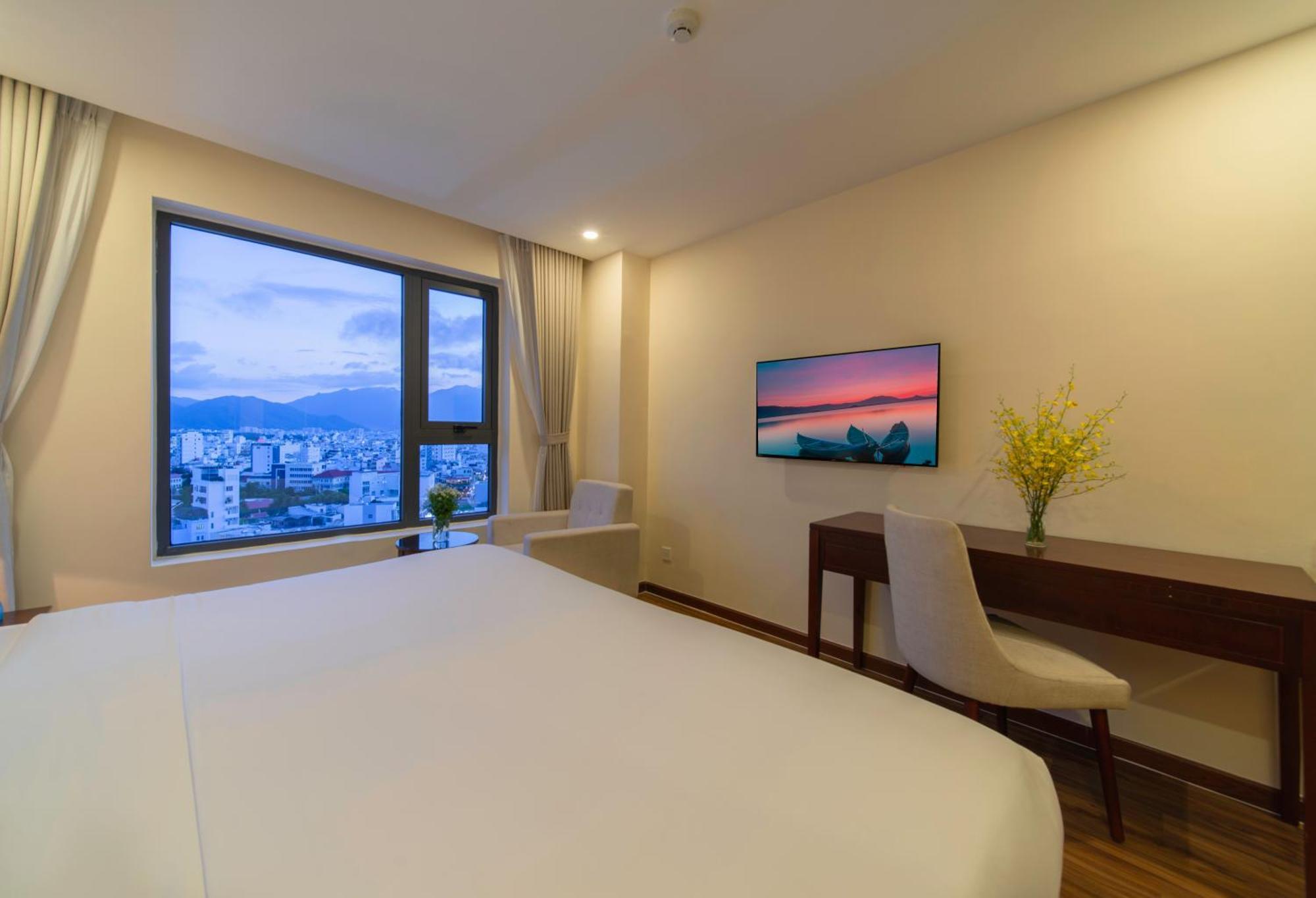 Deluxe Double or Twin Room with City View
