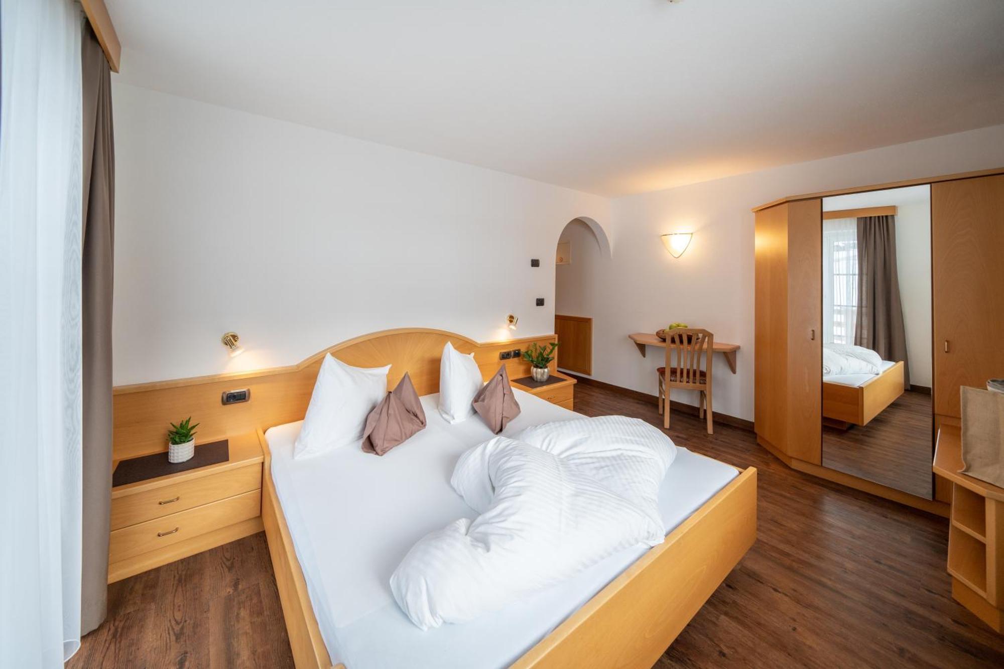 Budget Double Room - Annex Residence Hotellino (164 ft)