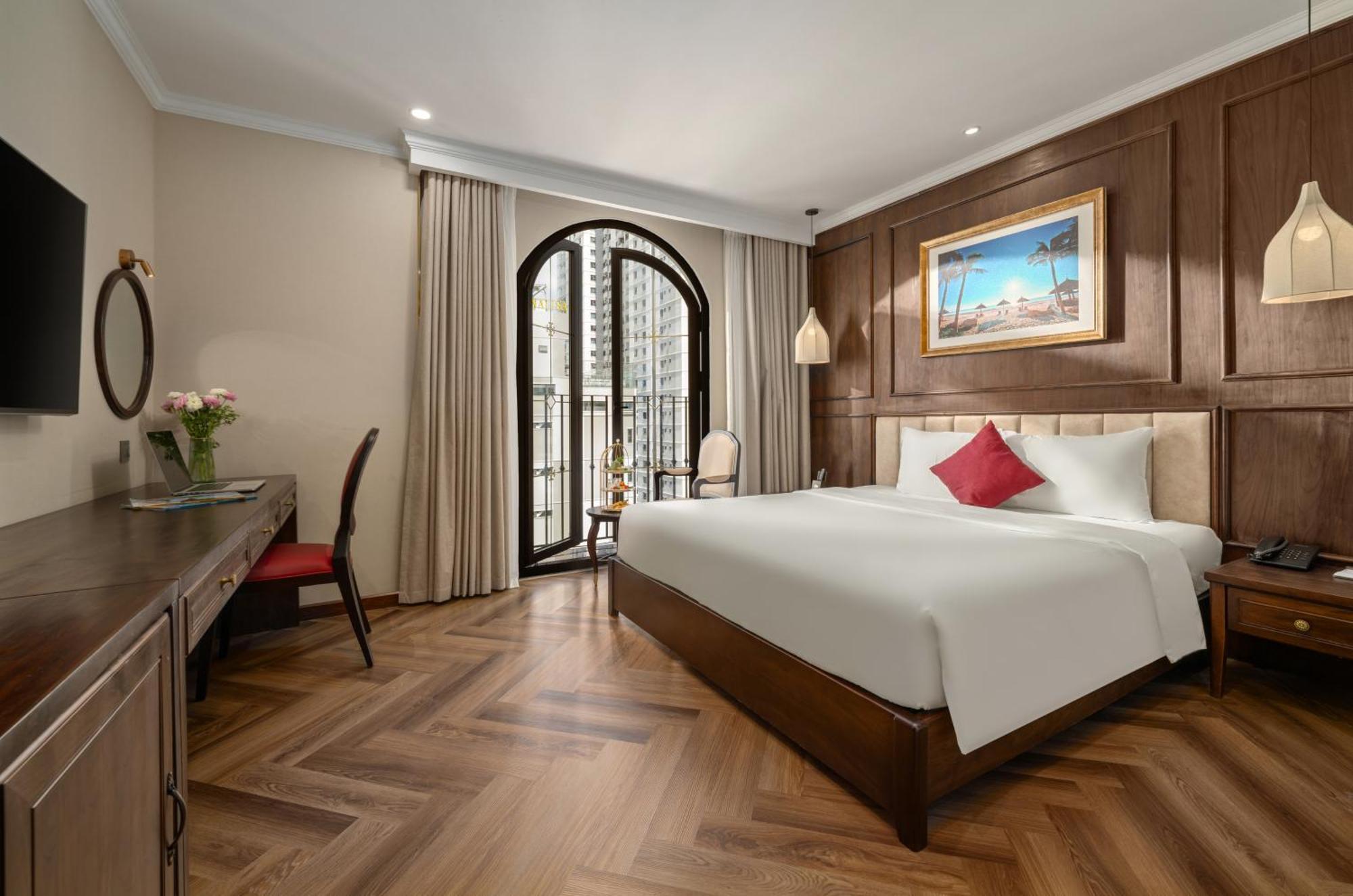Special Offer - Deluxe Double Balcony City View