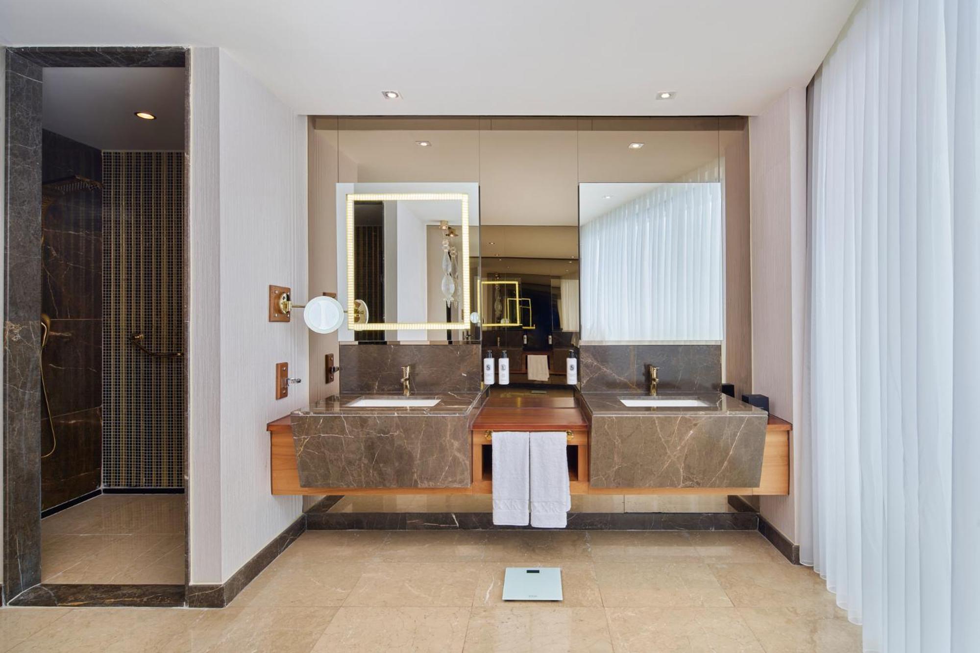 Royal Suite 1 Bedroom Triple