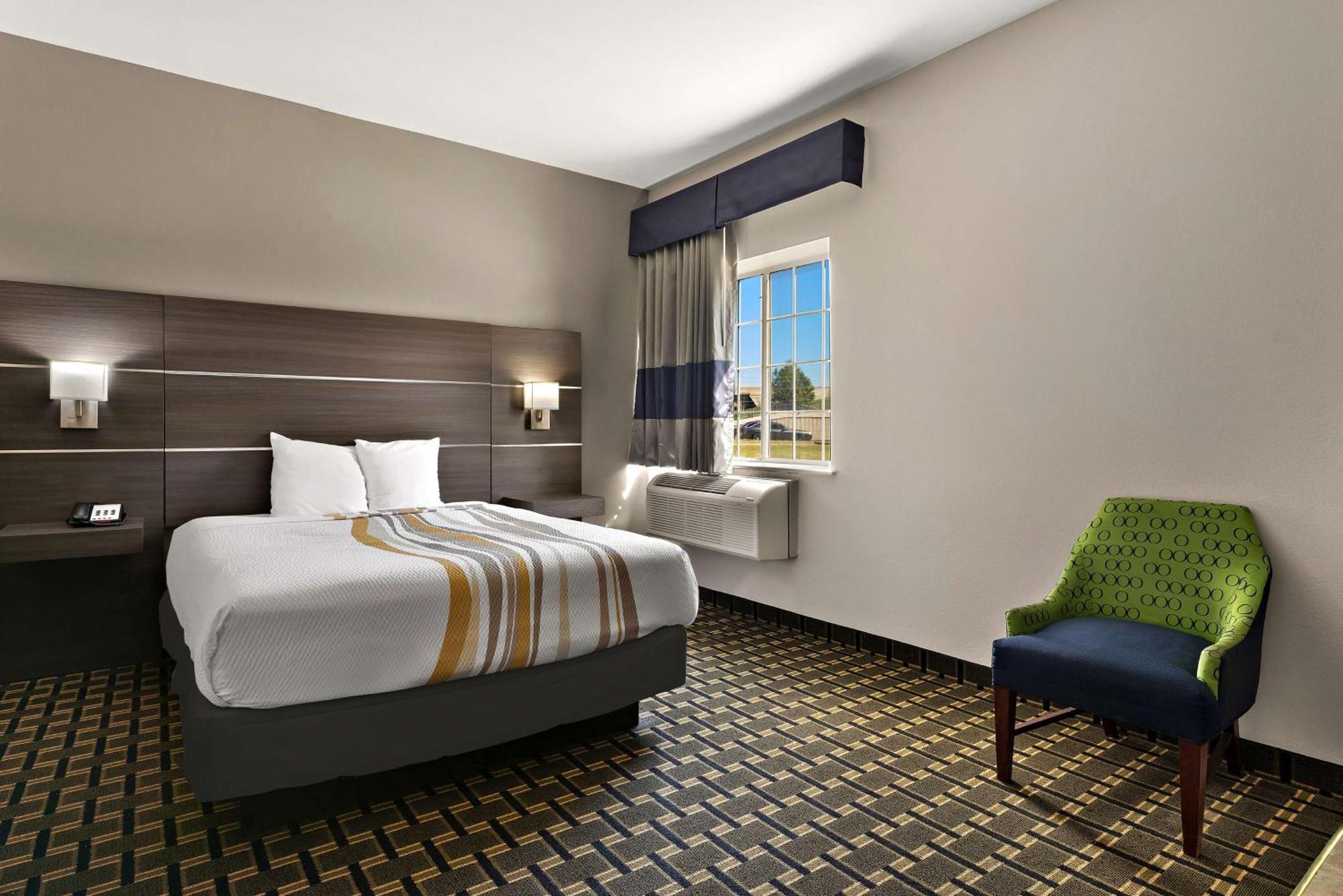 Queen Room with Bath Tub - Disability Access