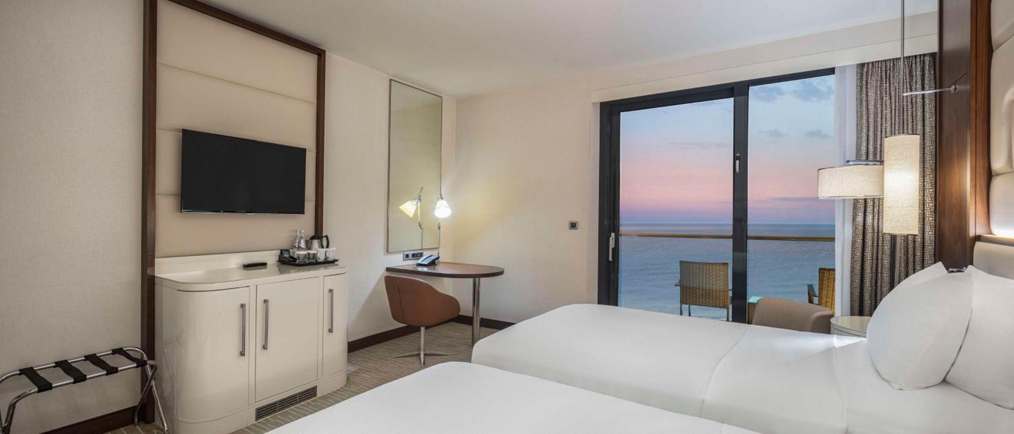 King Guest Room with Balcony
