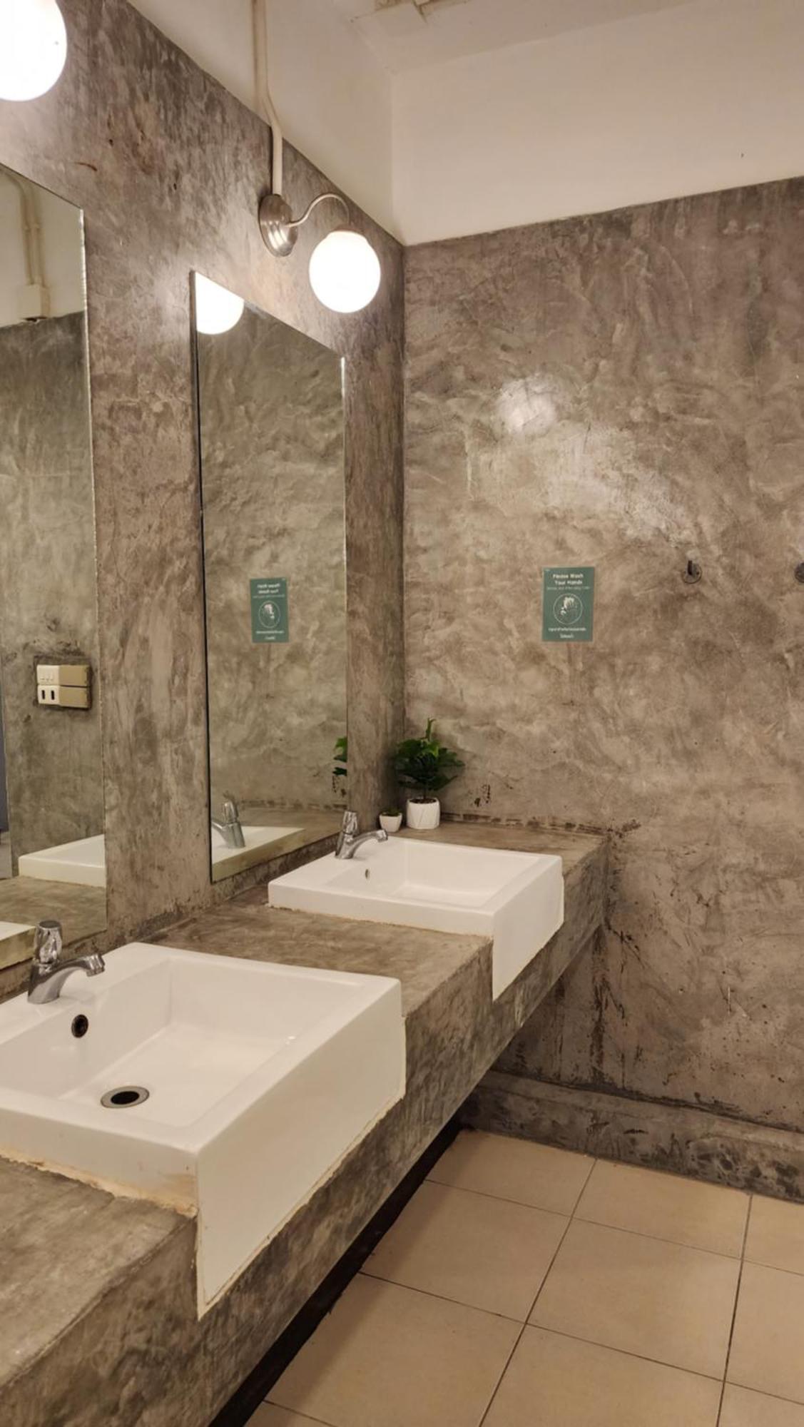 Dormitory Room with Shared Bathroom ( 4 Adults)