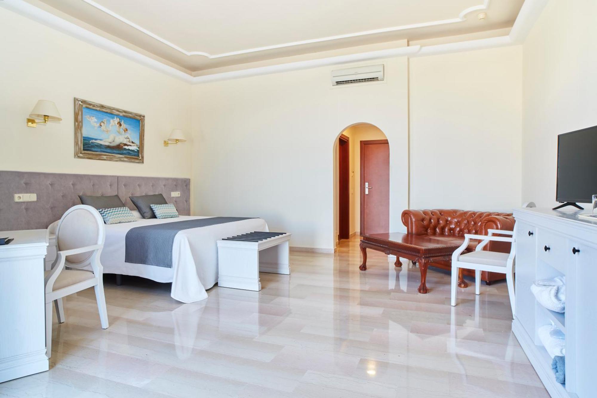 Large Double Room with Terrace and Sea View