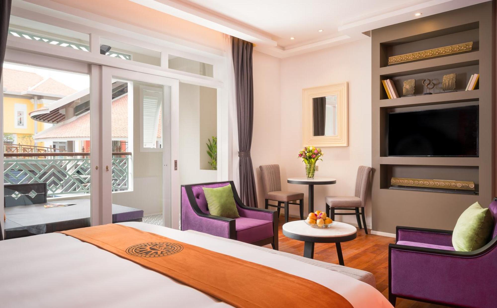 Superior Pool Suite - Free 20mins Foot Massage
