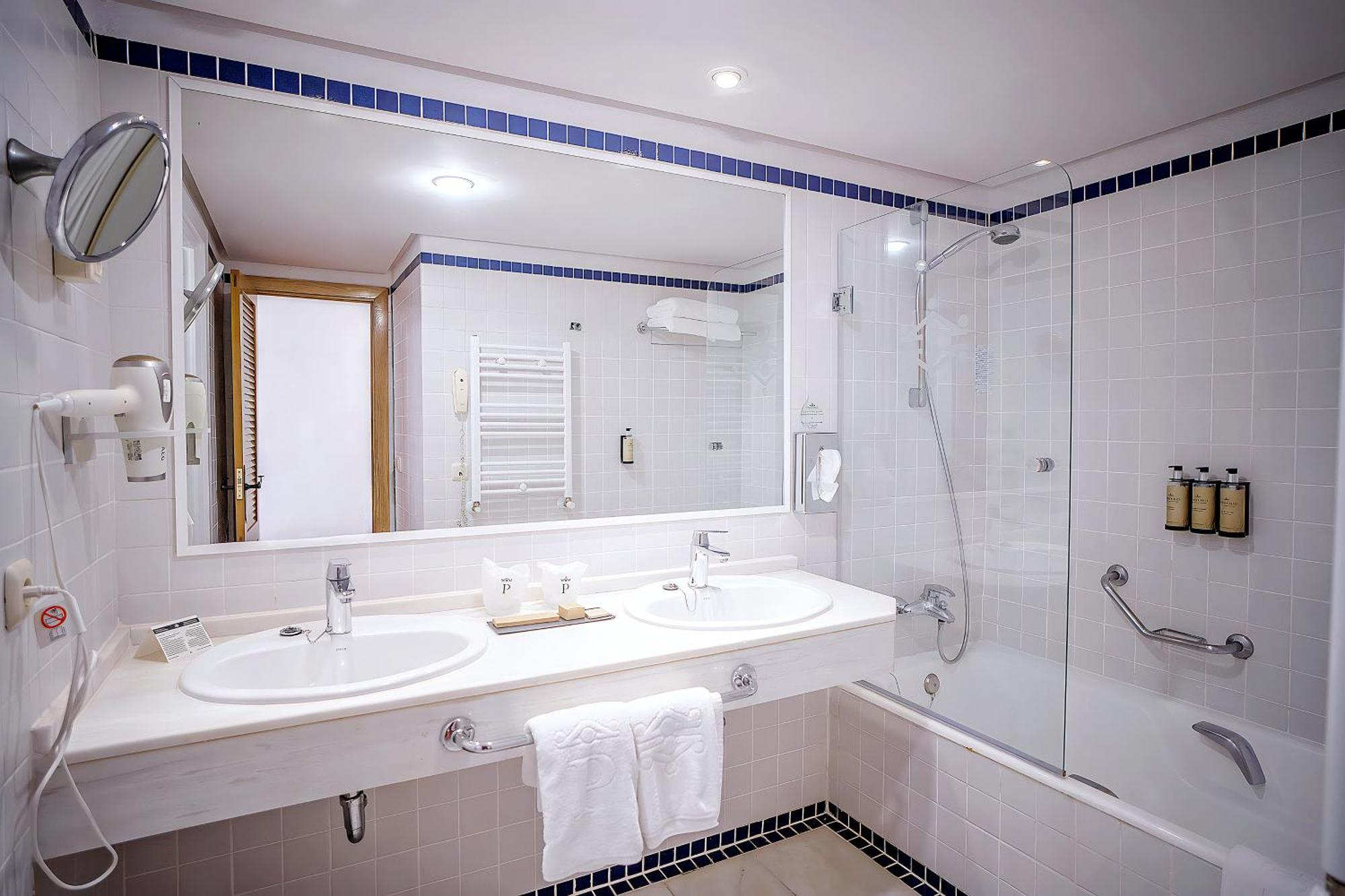 Standard Double or Twin Room (3 Adults)