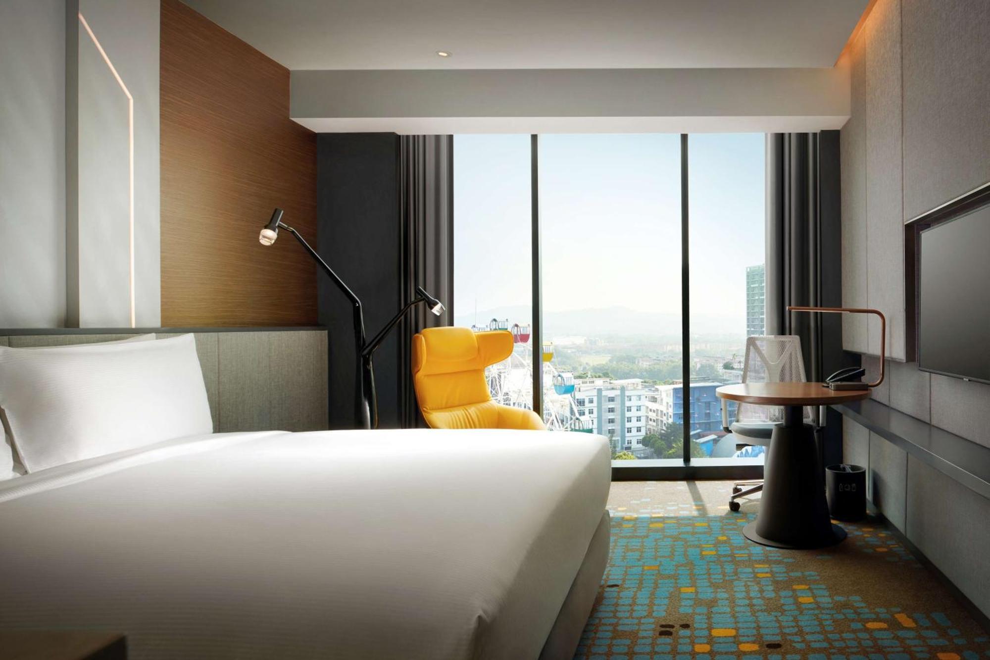 Deluxe King Room with Park View