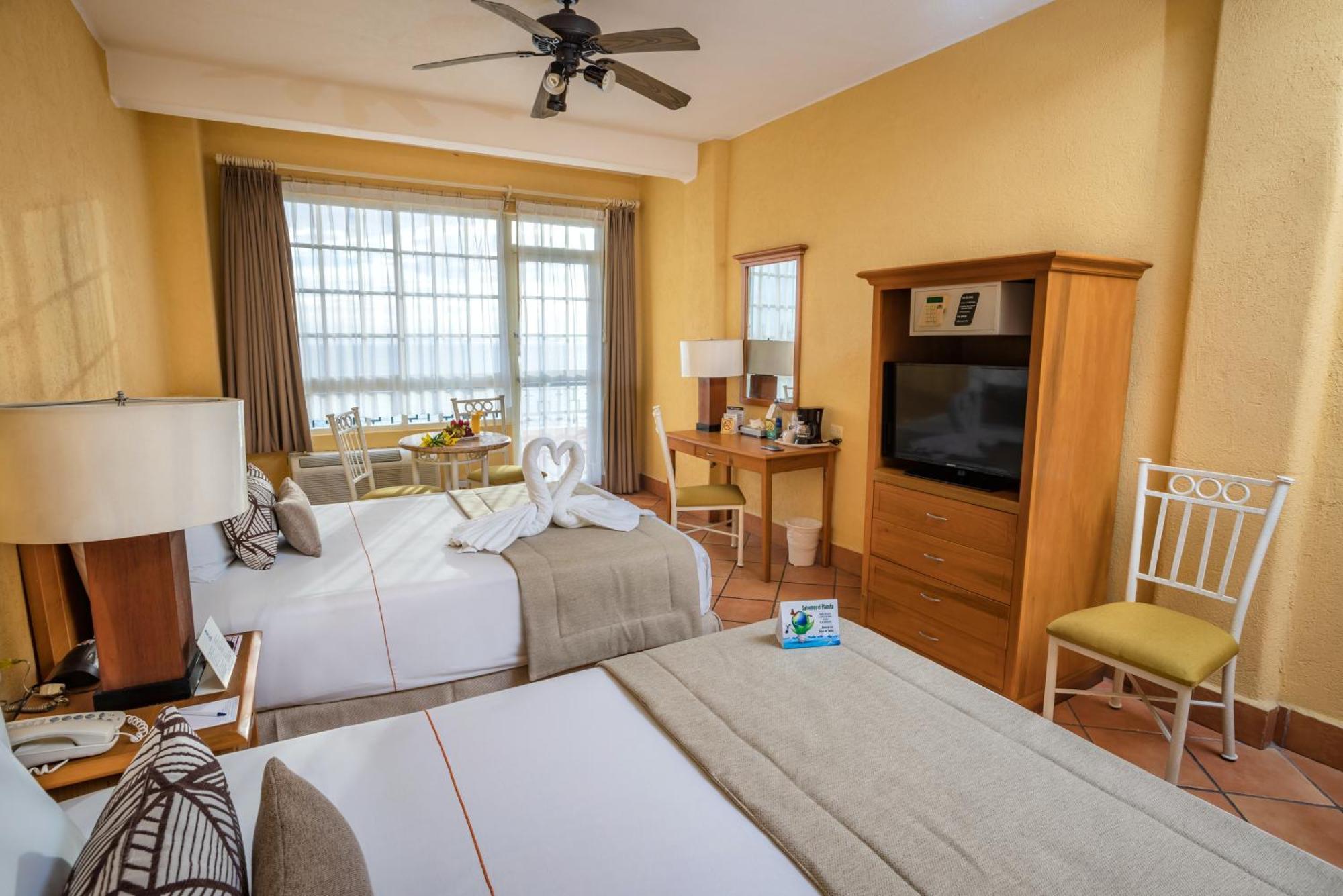 Suite with Two Double Beds - Non-Smoking