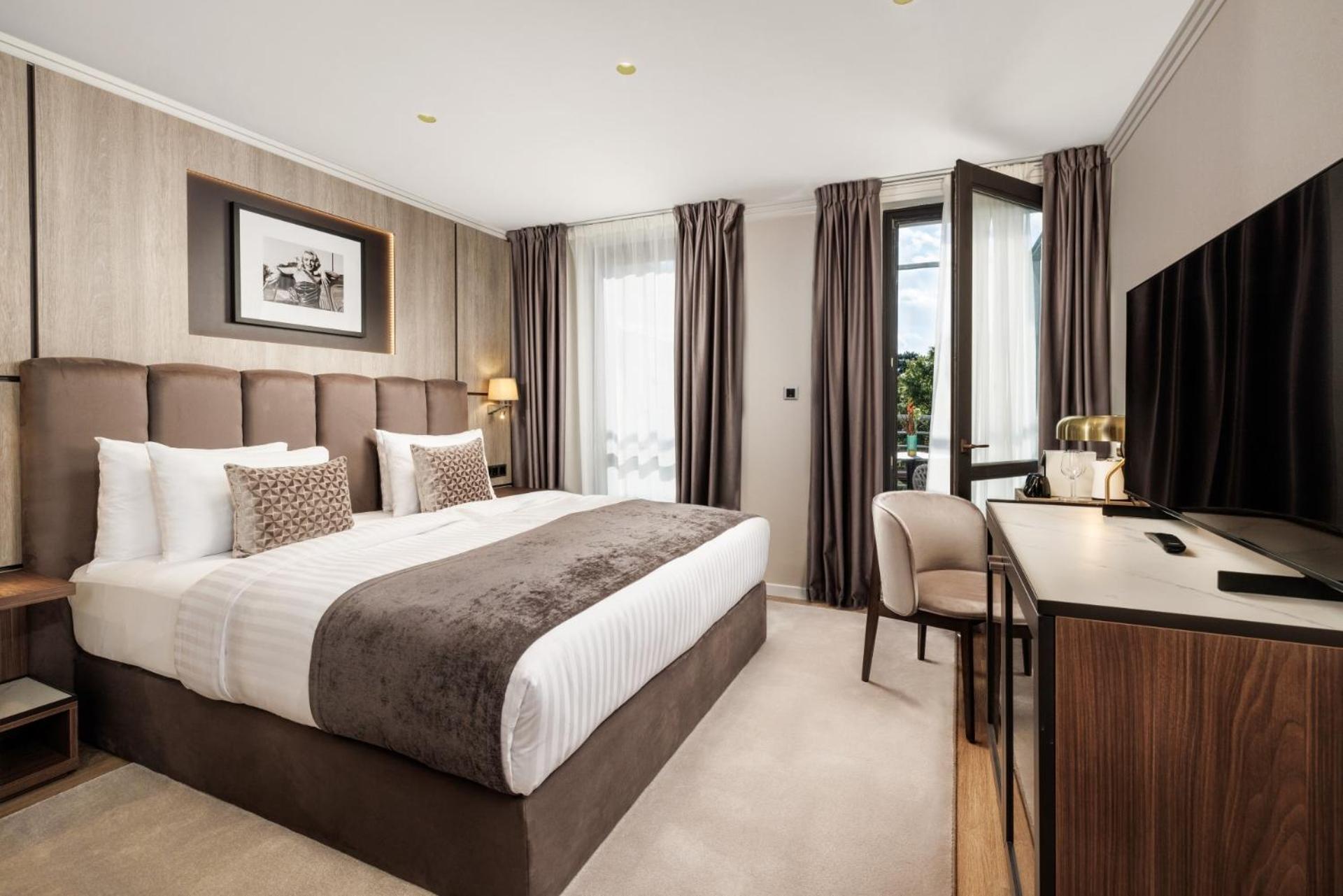 Superior Double Room with Balcony