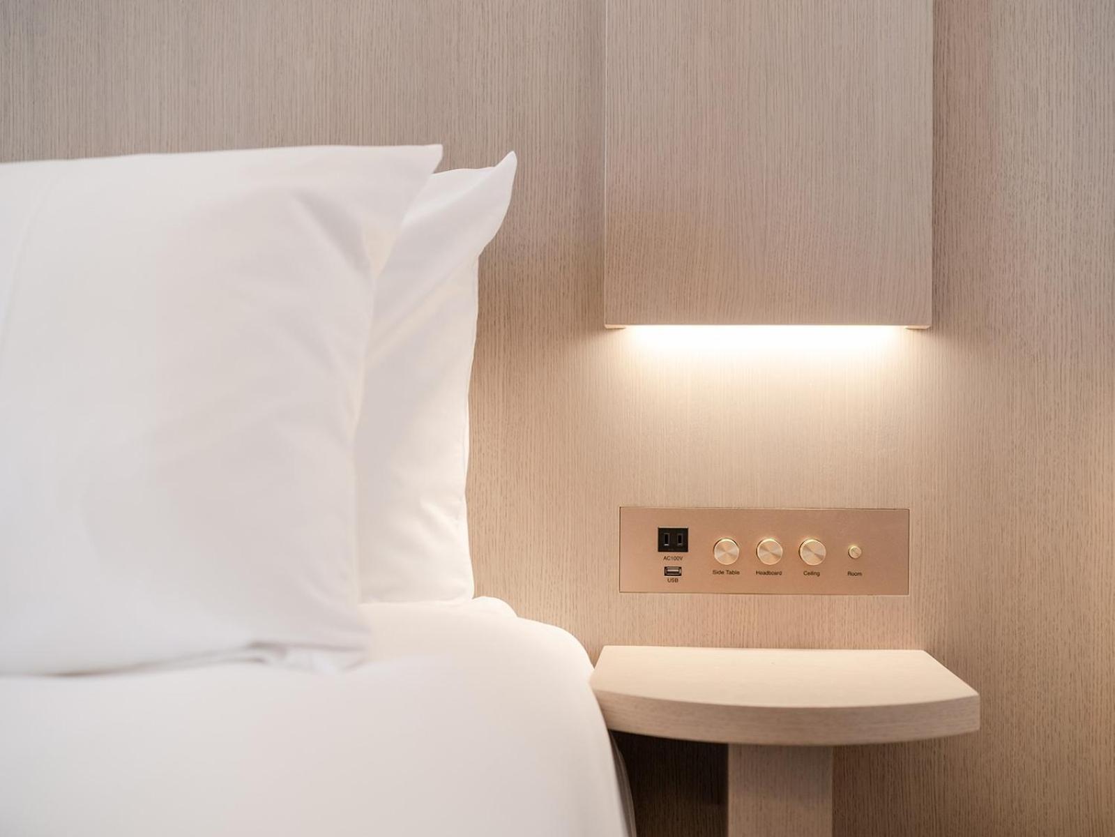 Superior Queen Room with Lounge Access